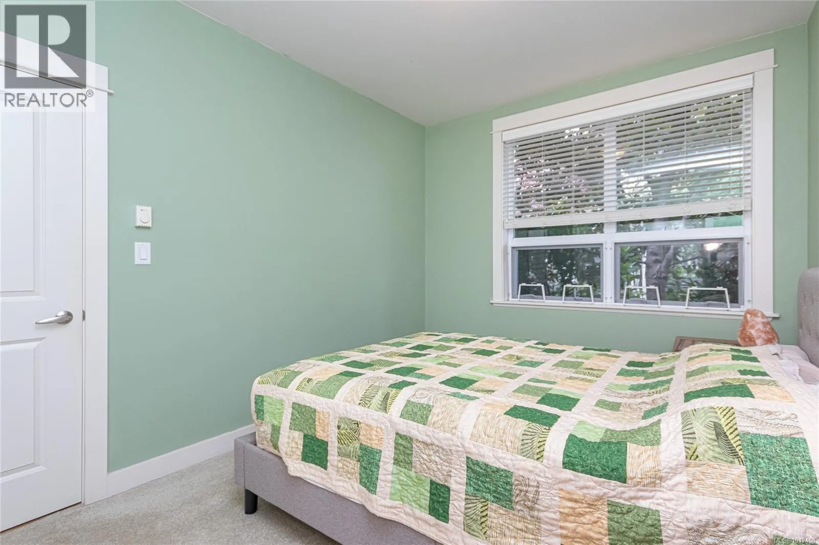 112 1315 Esquimalt Rd
