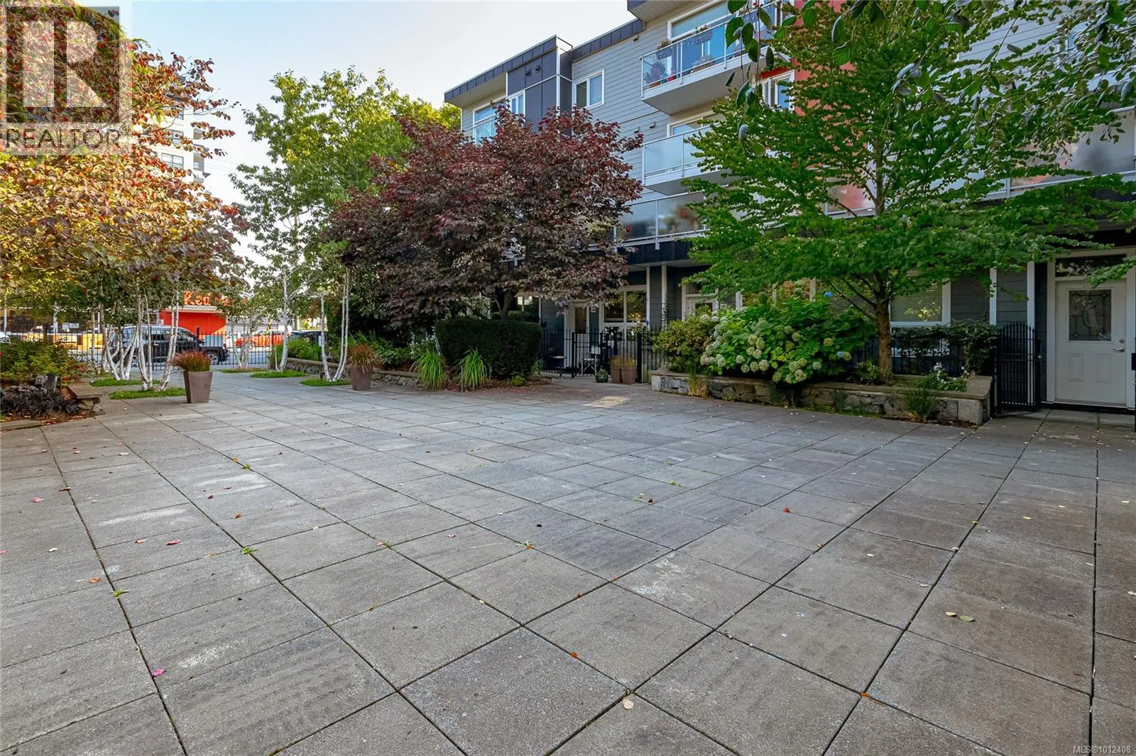 112 1315 Esquimalt Rd