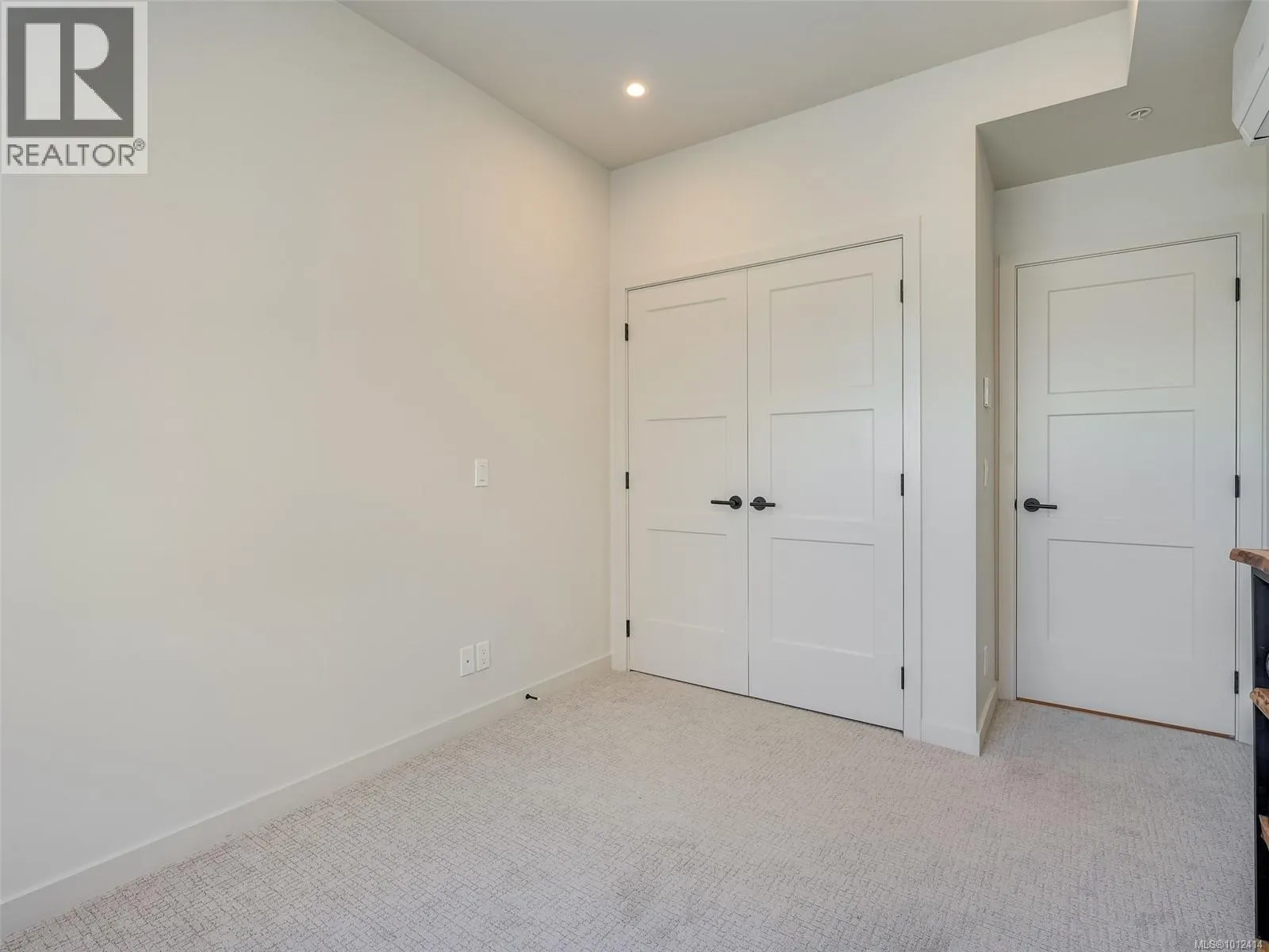 406 958 Pharoah Mews