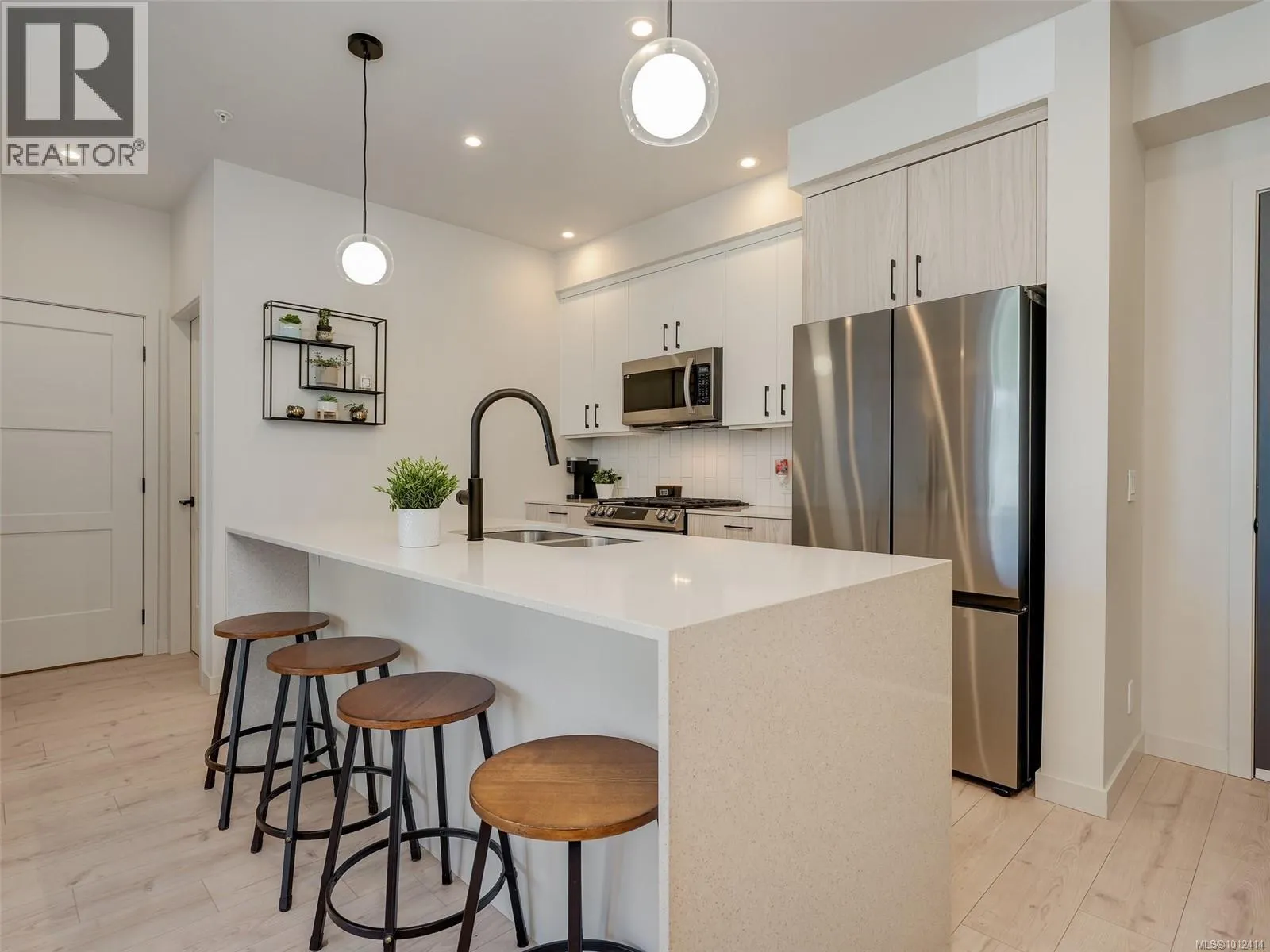 406 958 Pharoah Mews