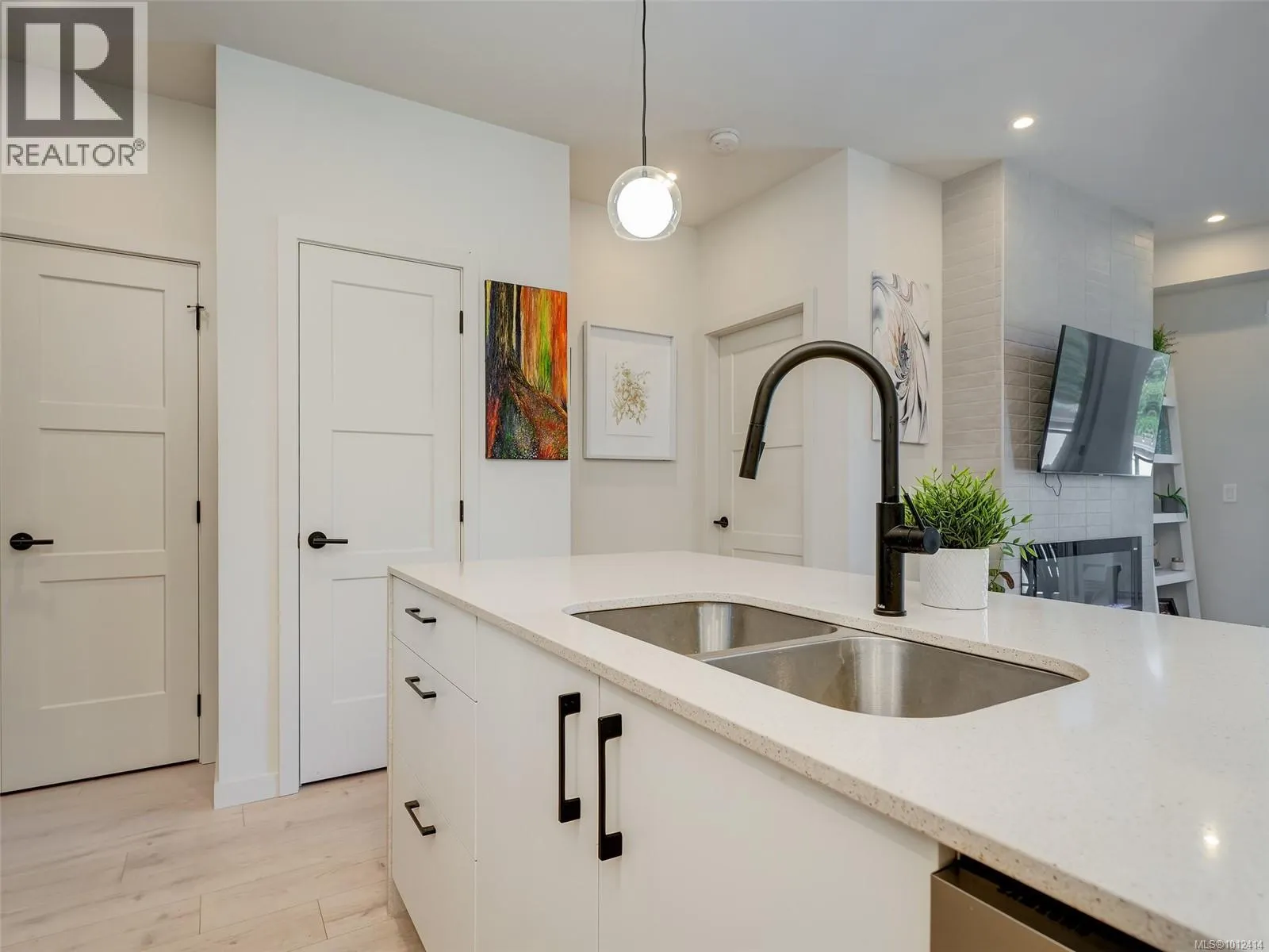 406 958 Pharoah Mews