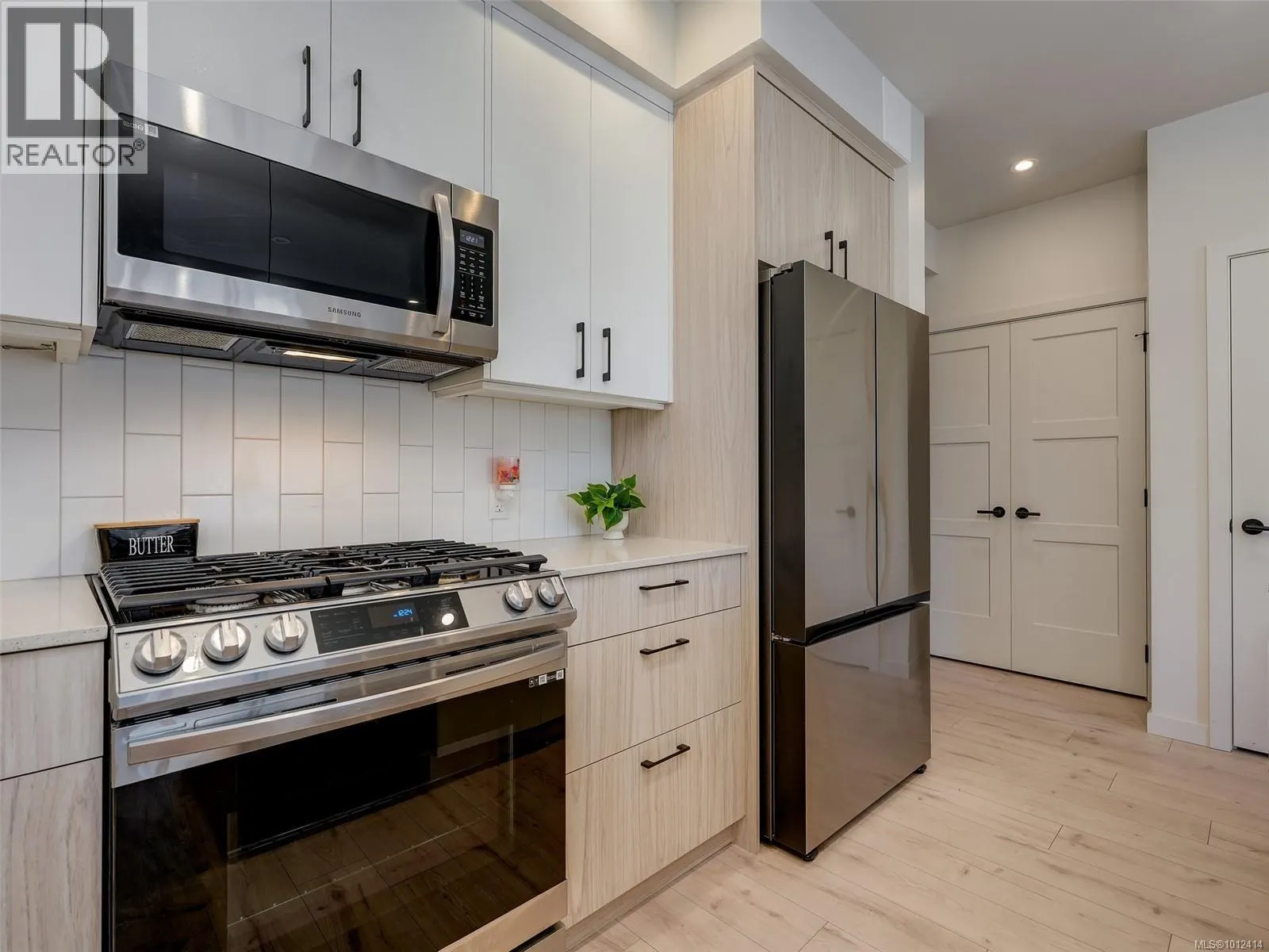 406 958 Pharoah Mews