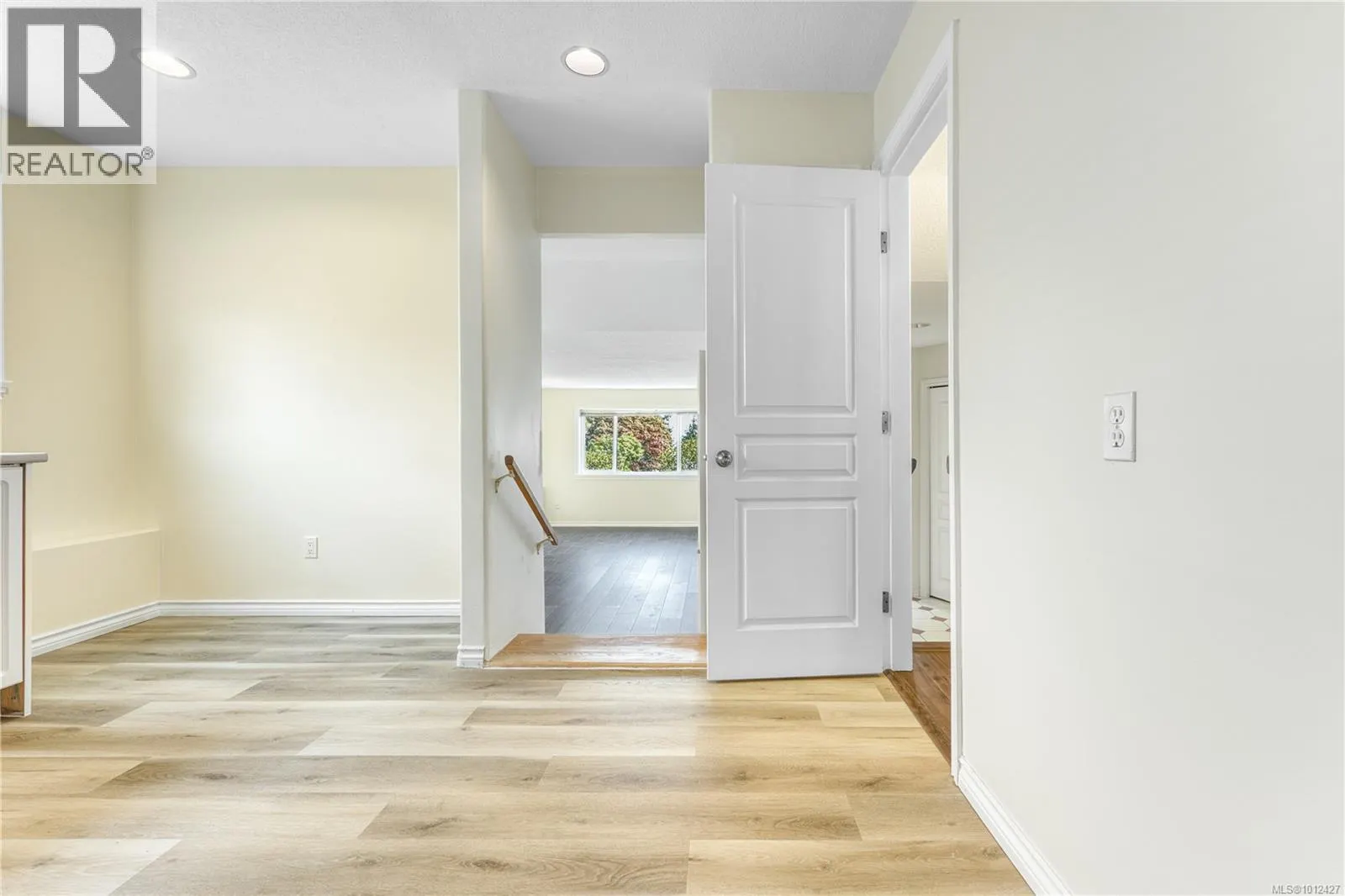 6045 Icarus Dr