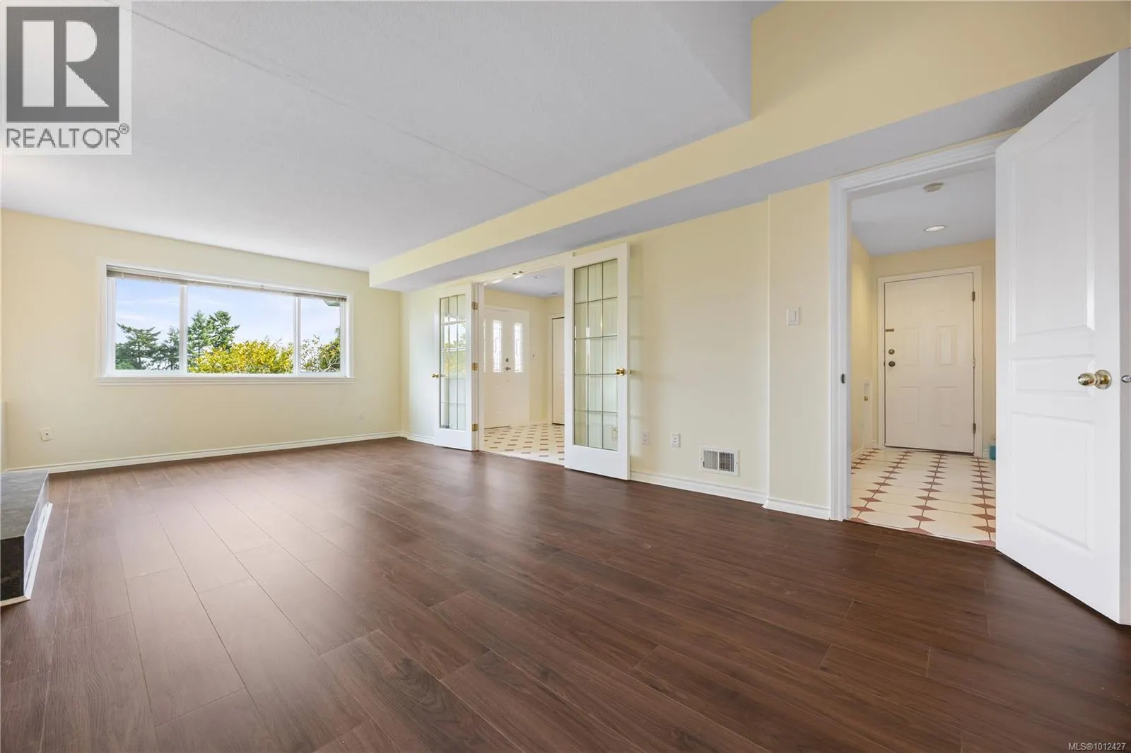 6045 Icarus Dr