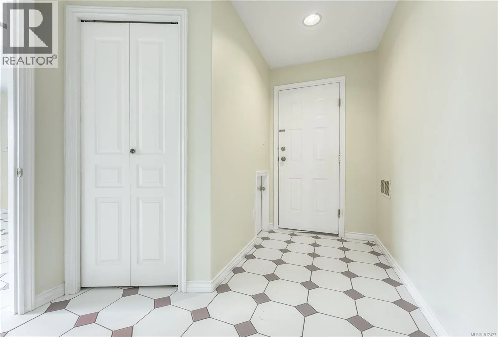 6045 Icarus Dr