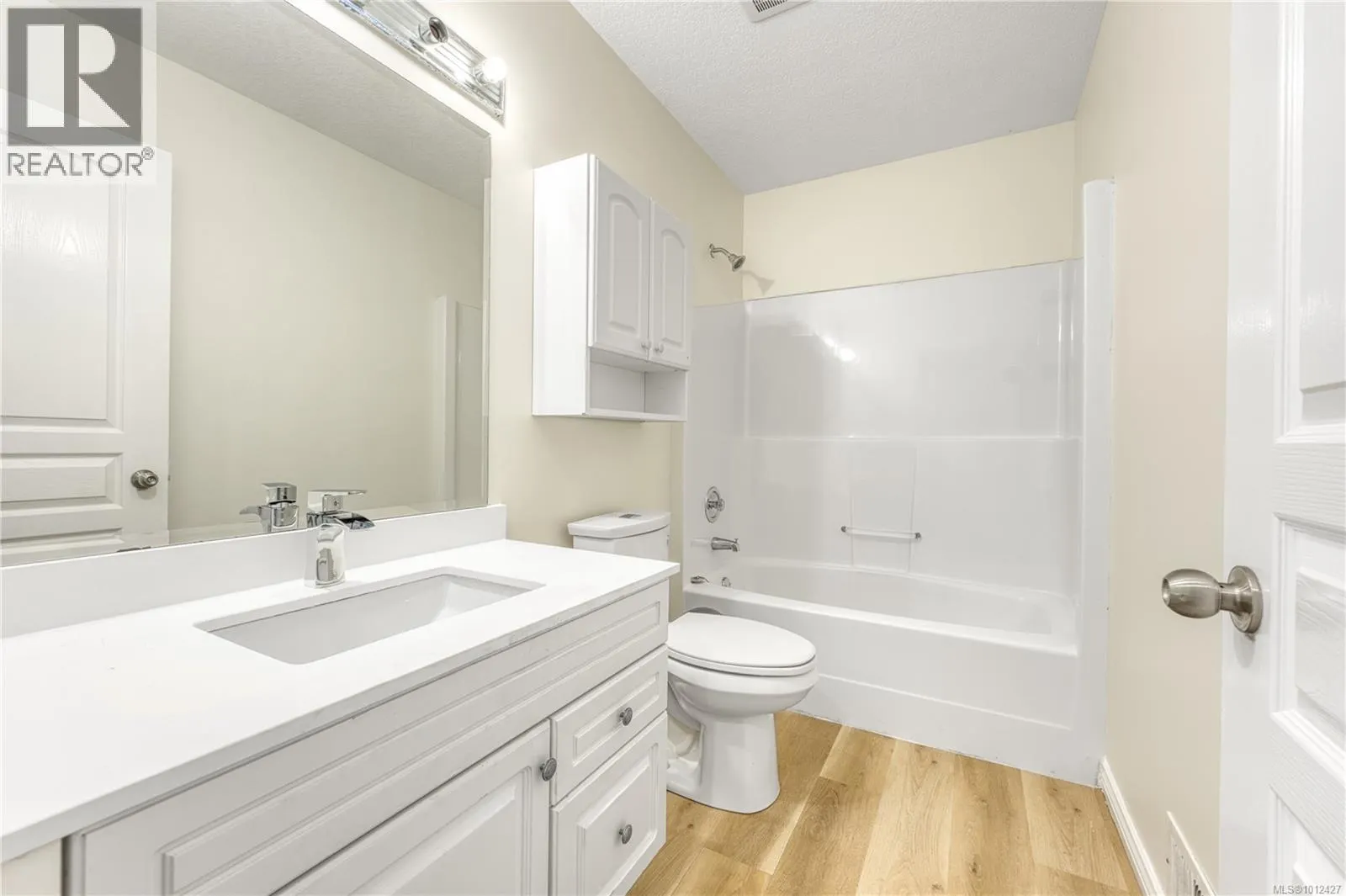 6045 Icarus Dr
