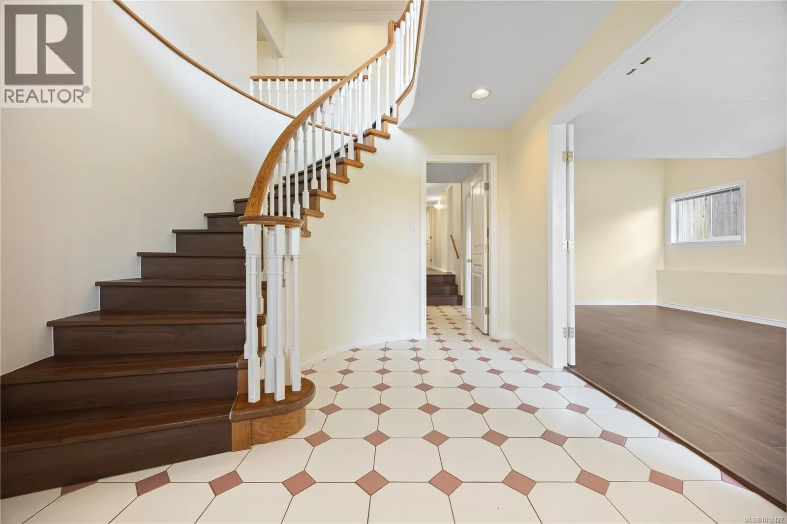 6045 Icarus Dr