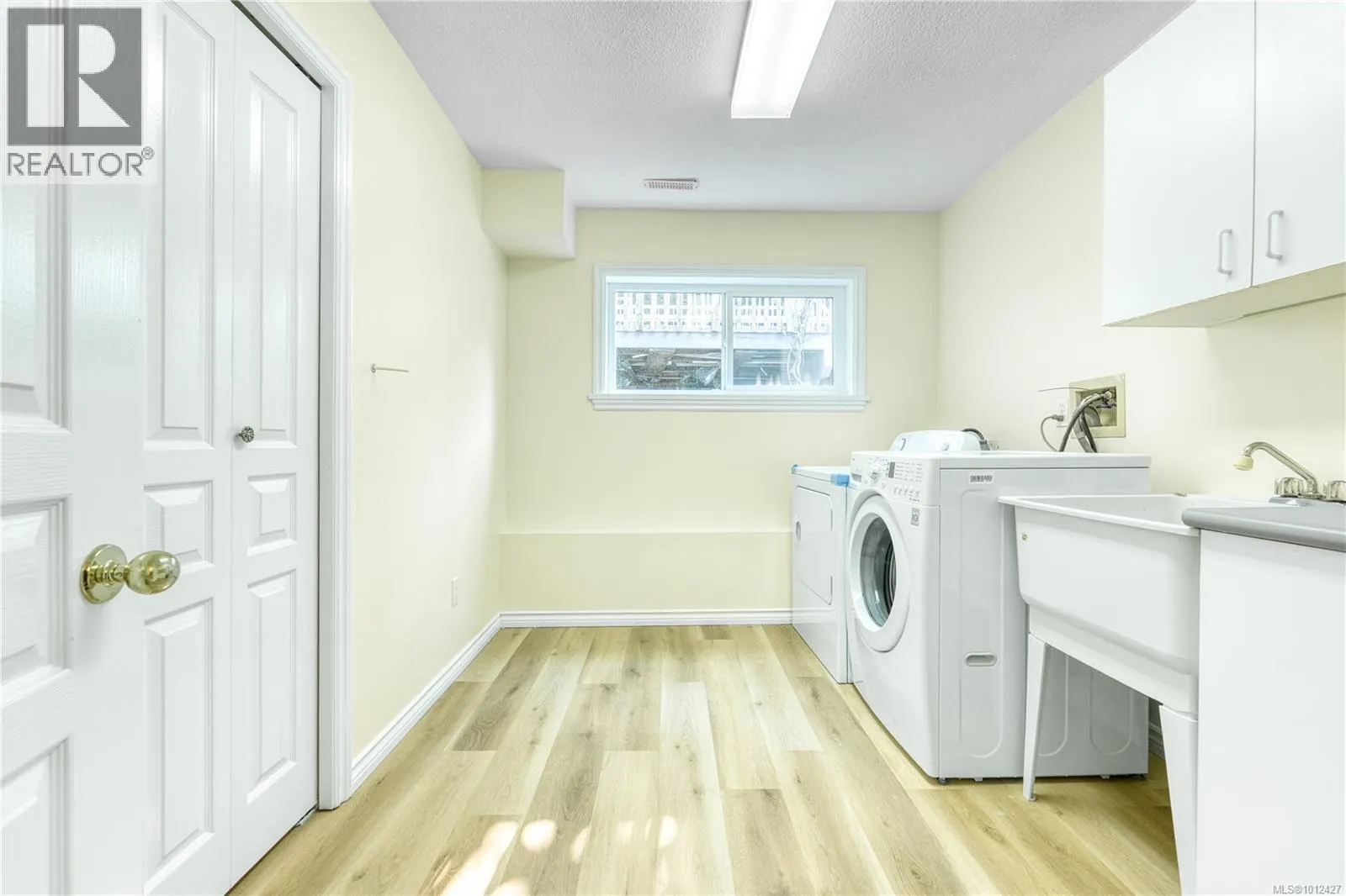 6045 Icarus Dr