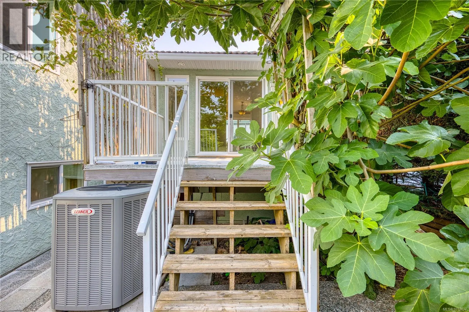 6045 Icarus Dr