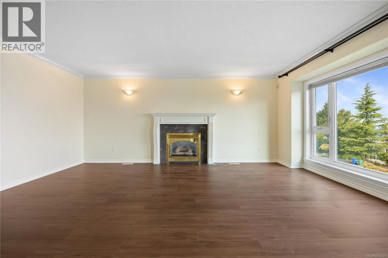 6045 Icarus Dr
