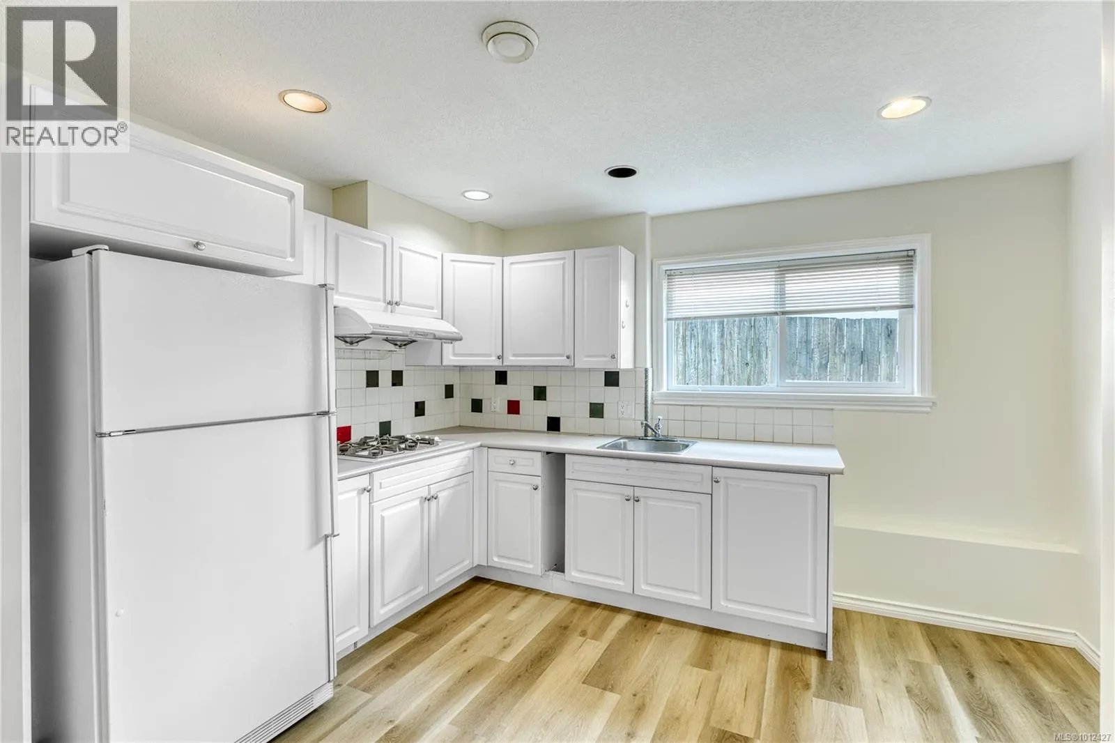 6045 Icarus Dr