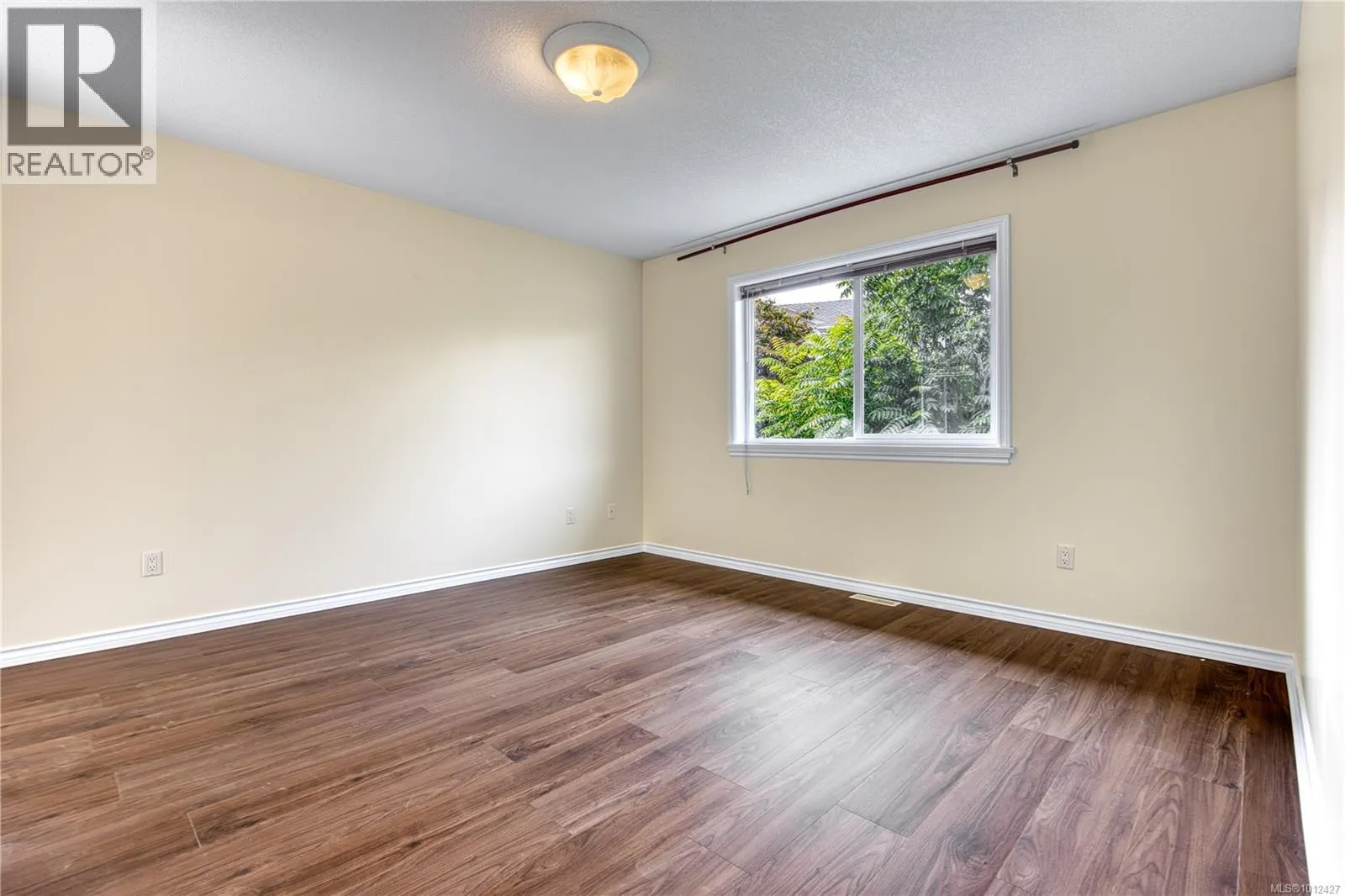 6045 Icarus Dr