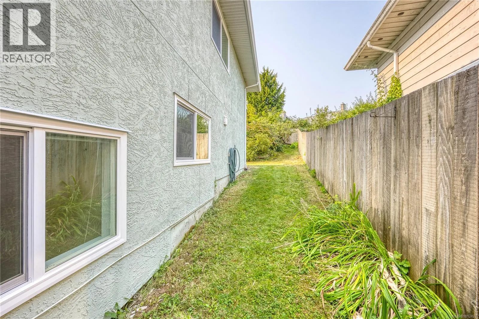 6045 Icarus Dr
