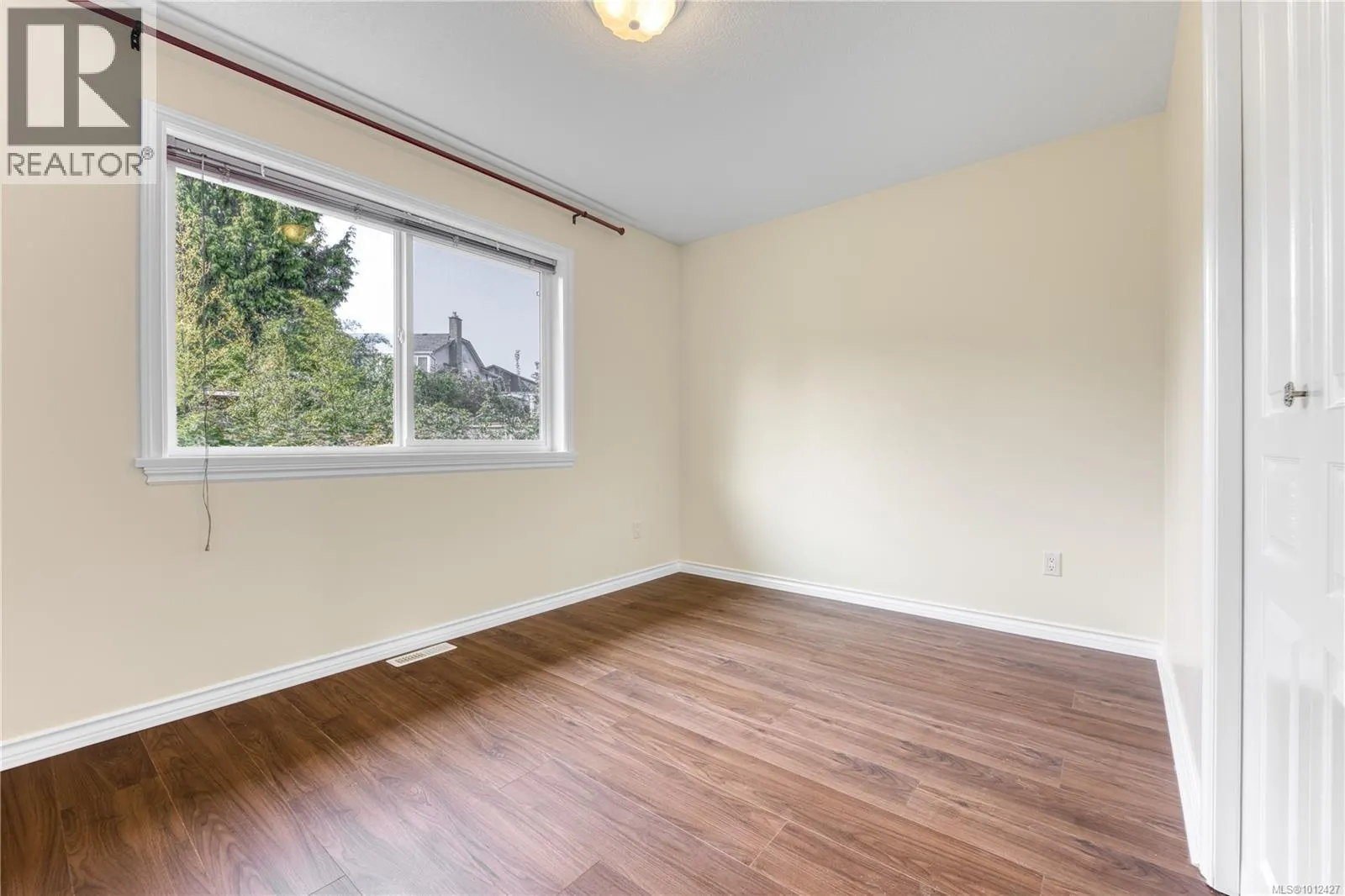 6045 Icarus Dr