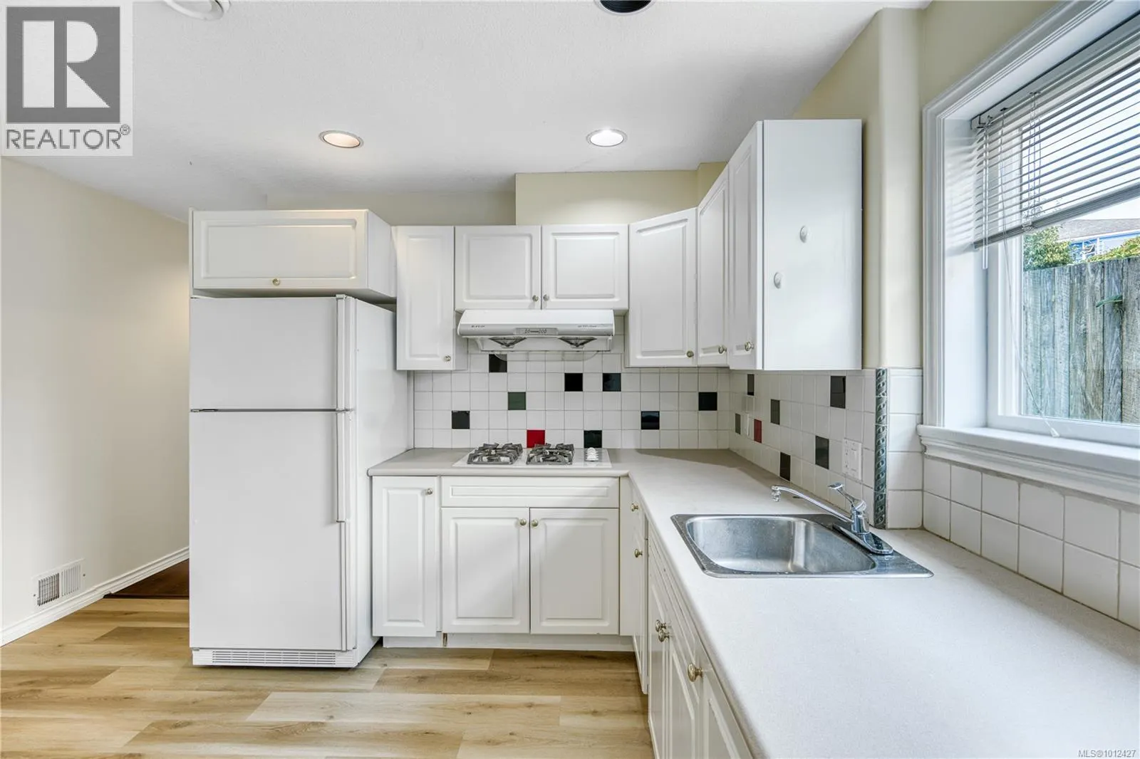 6045 Icarus Dr