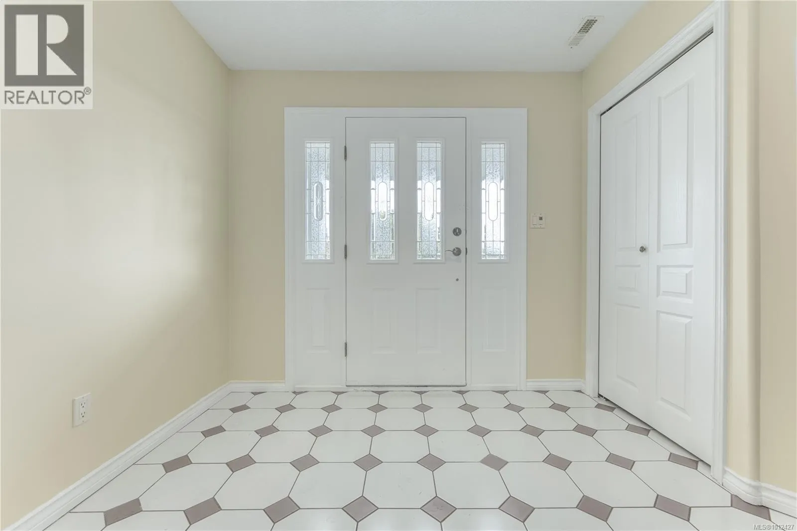 6045 Icarus Dr