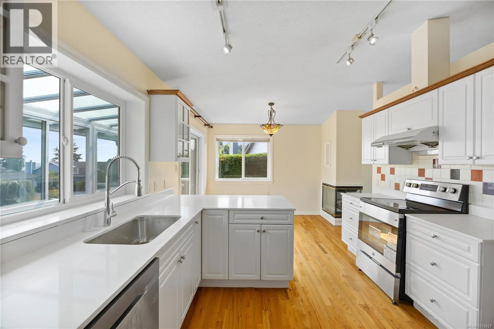 6045 Icarus Dr
