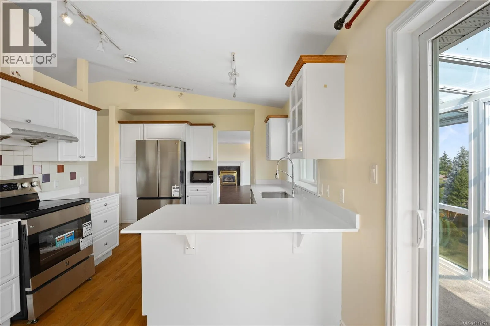6045 Icarus Dr