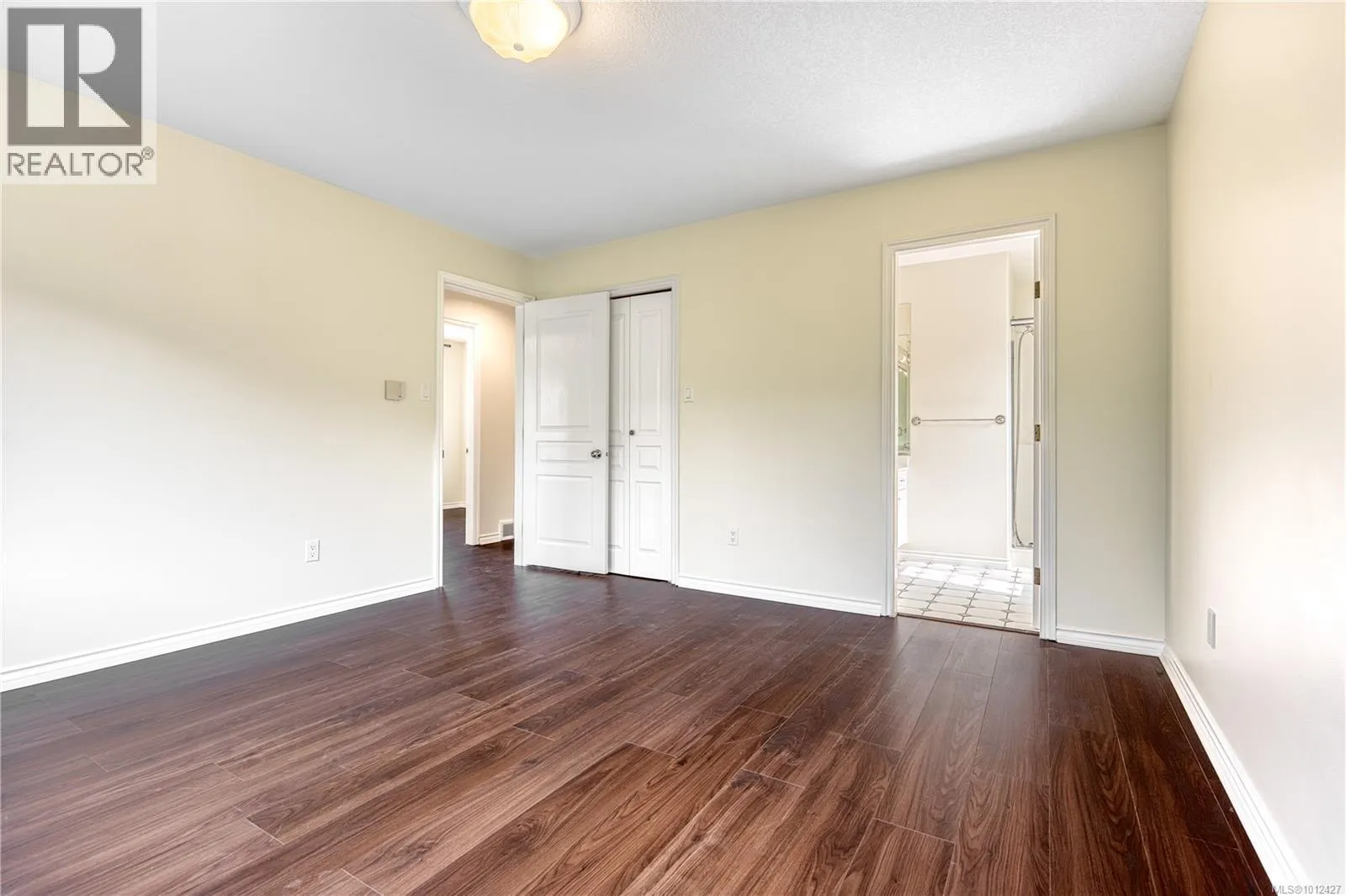 6045 Icarus Dr