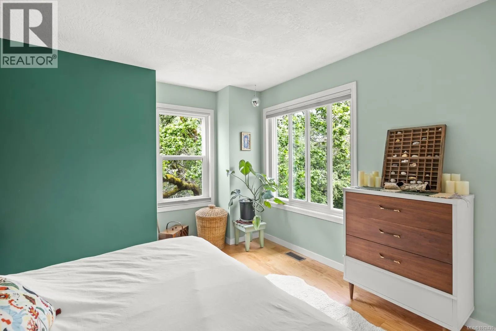 10 4580 West Saanich Rd