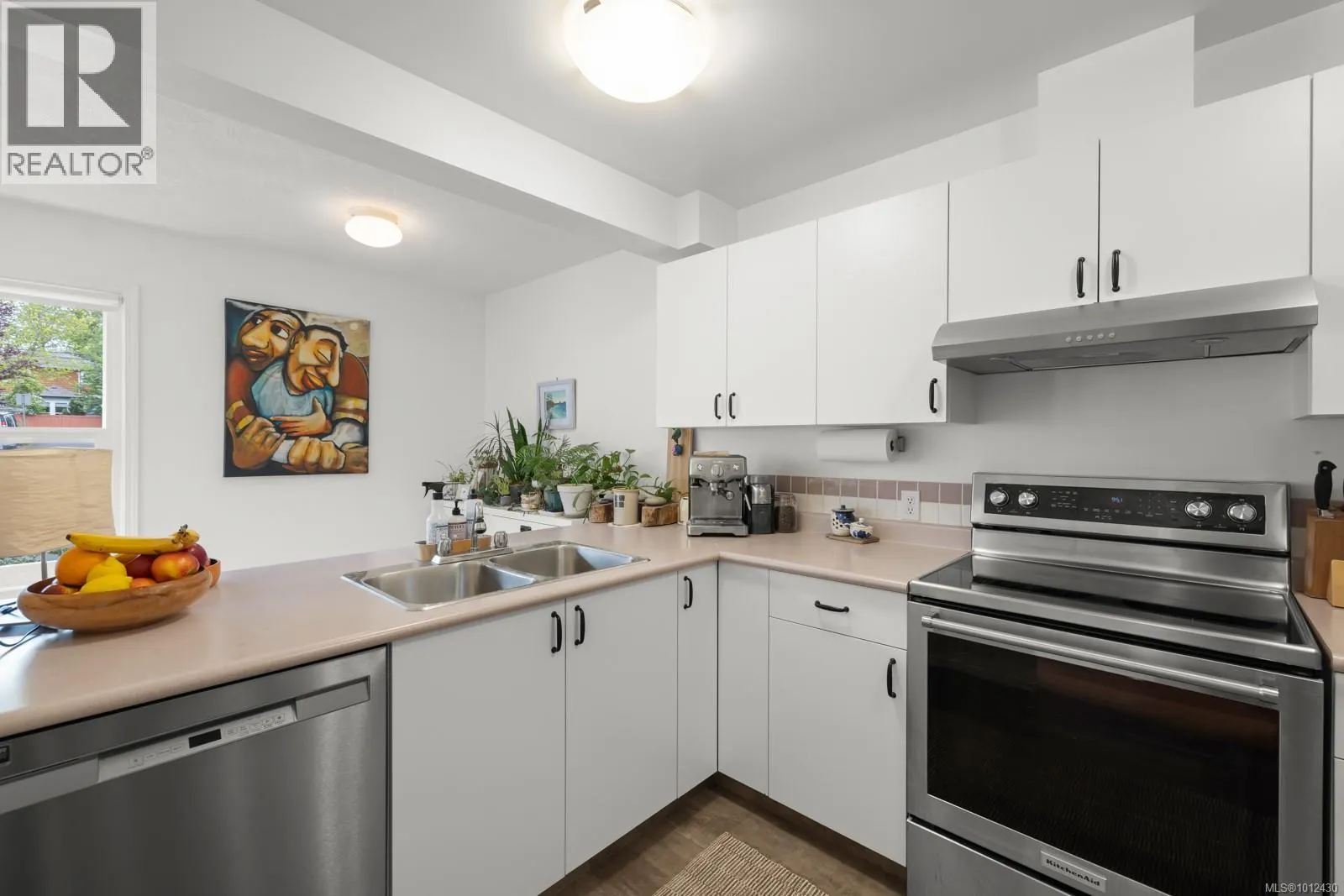 10 4580 West Saanich Rd