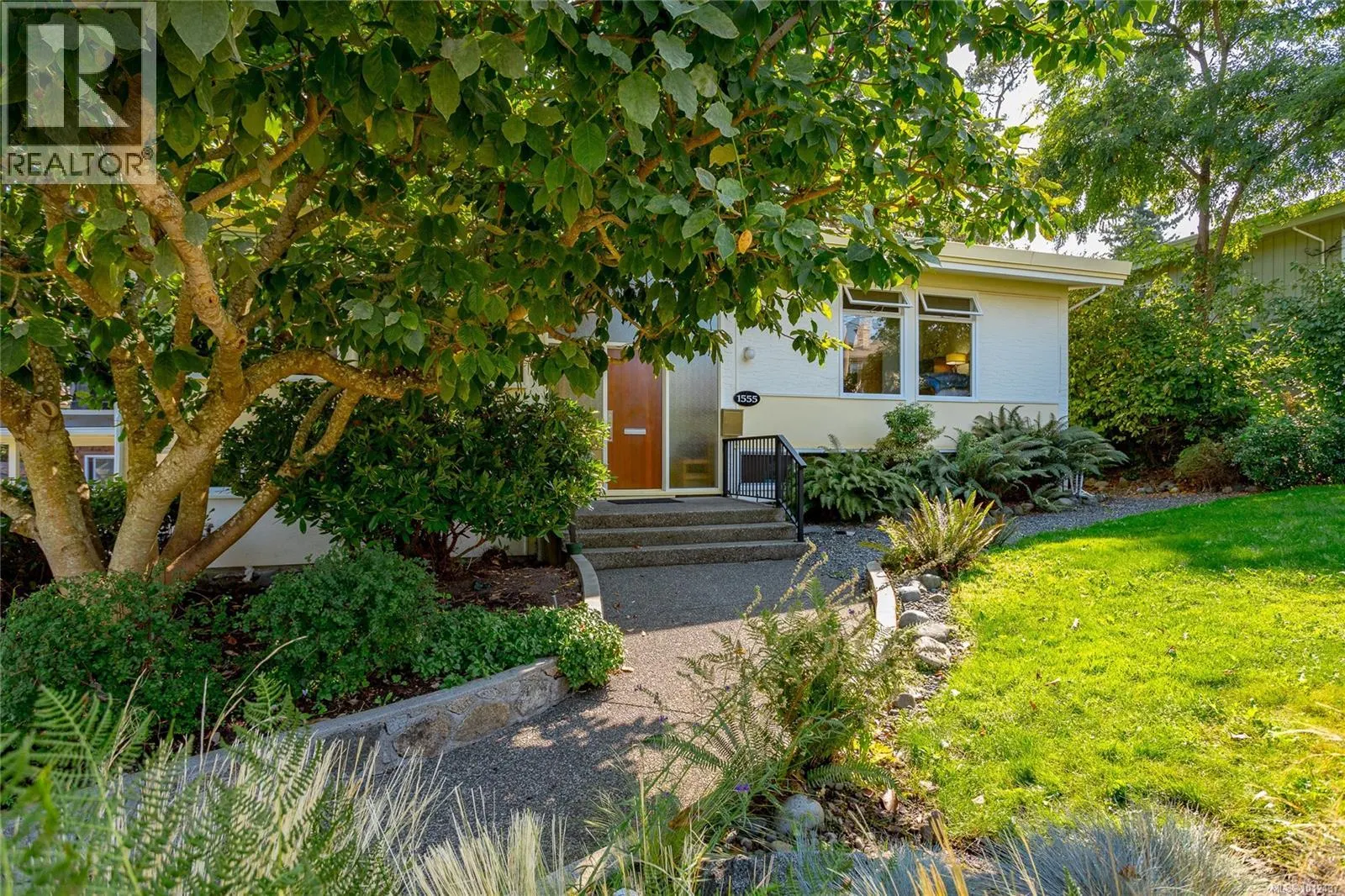 1555 Jasper Pl