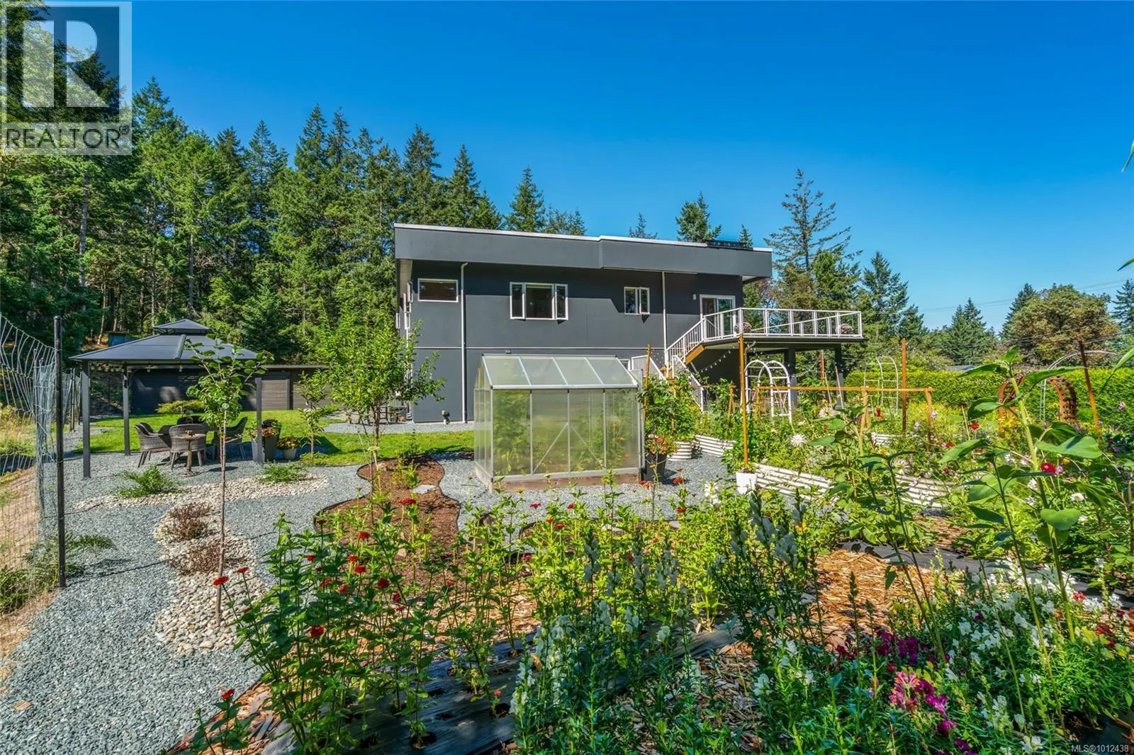 2904 Dolphin Dr