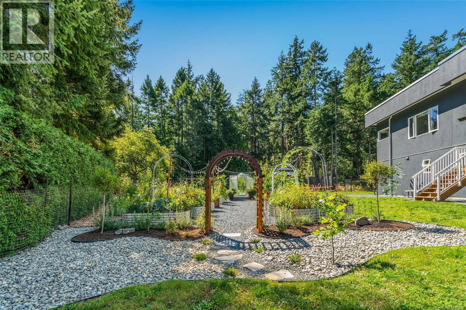 2904 Dolphin Dr