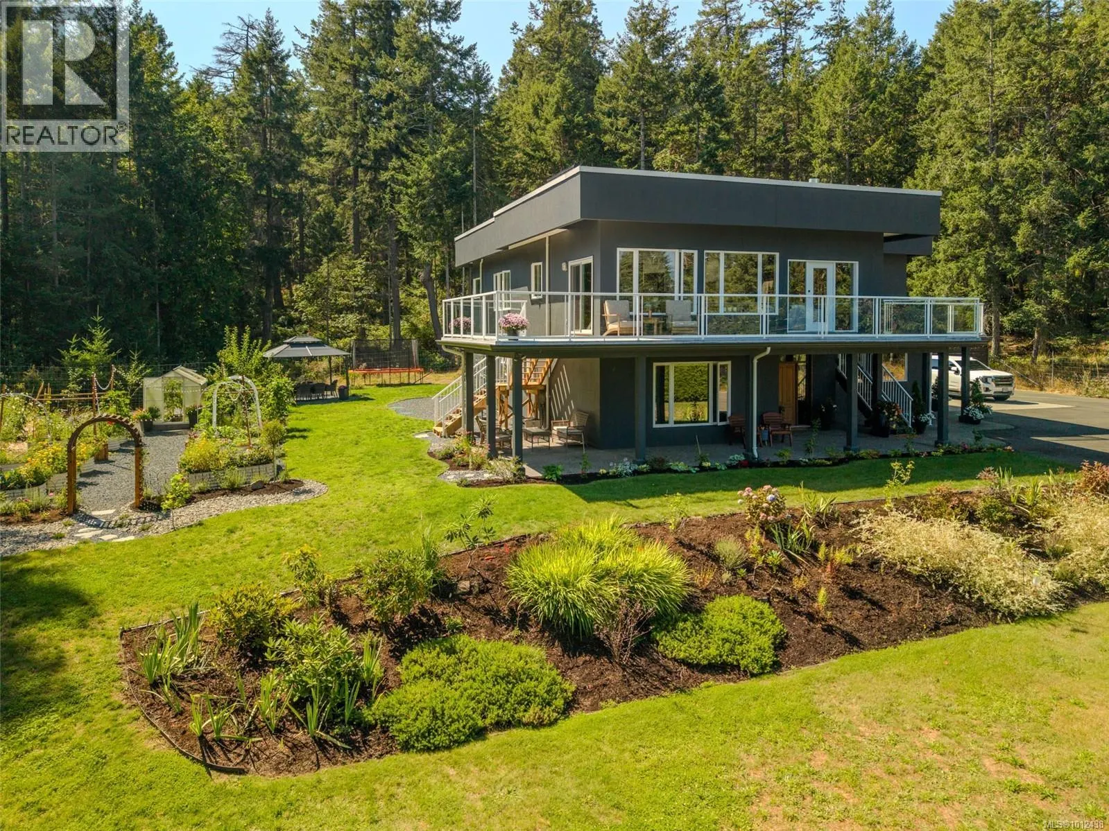2904 Dolphin Dr