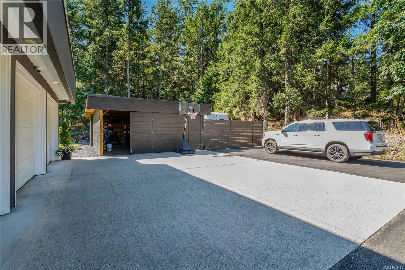2904 Dolphin Dr