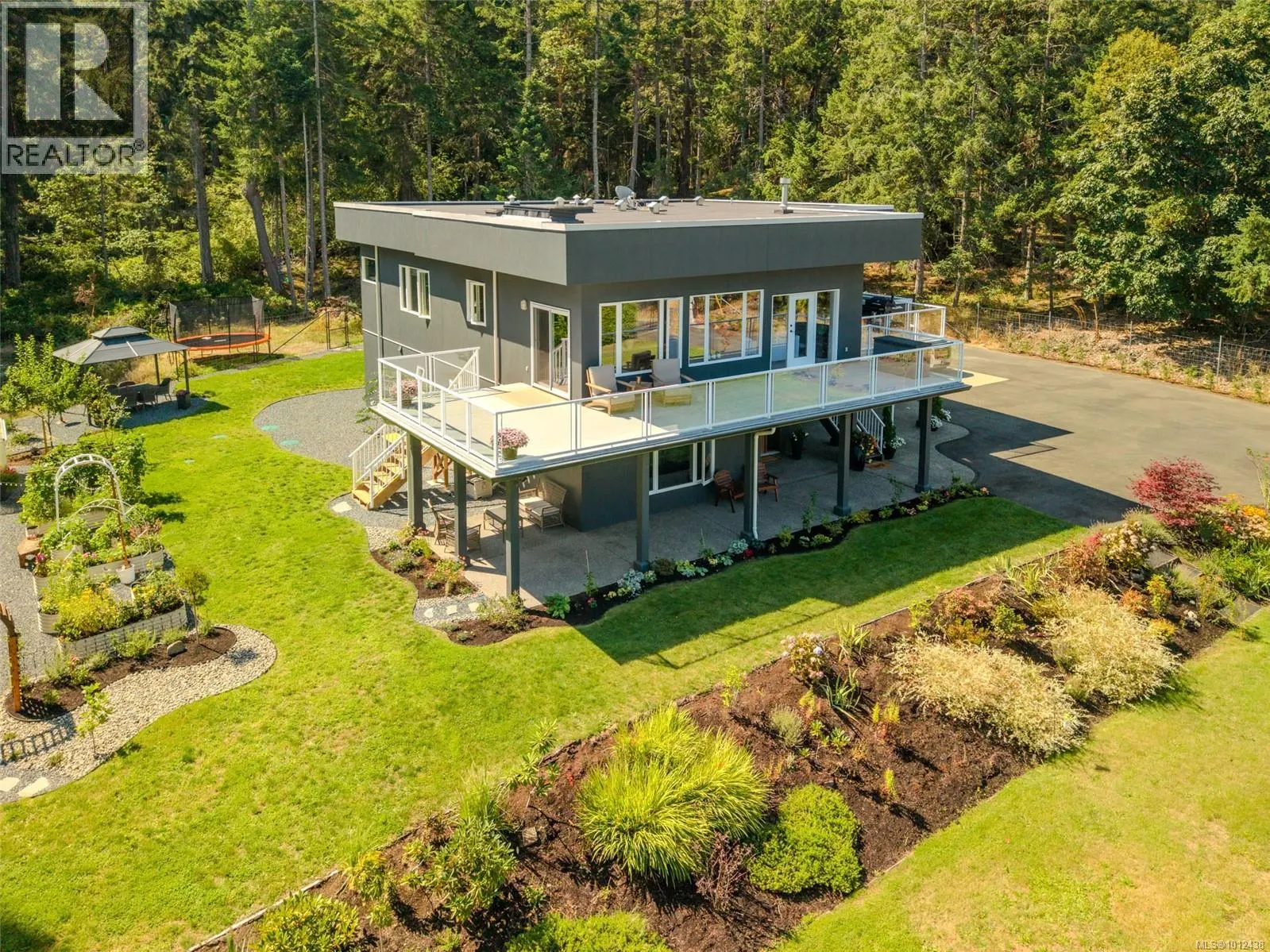 2904 Dolphin Dr