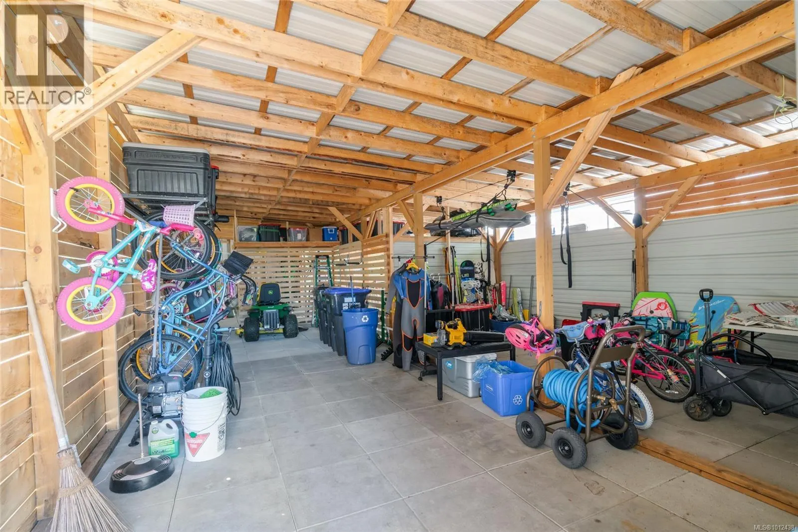 2904 Dolphin Dr