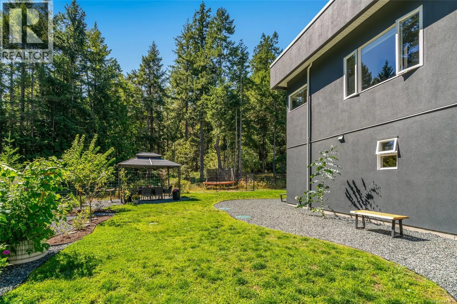 2904 Dolphin Dr