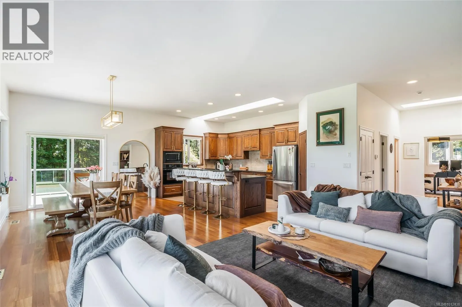 2904 Dolphin Dr