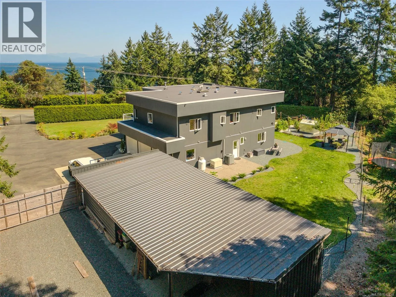 2904 Dolphin Dr
