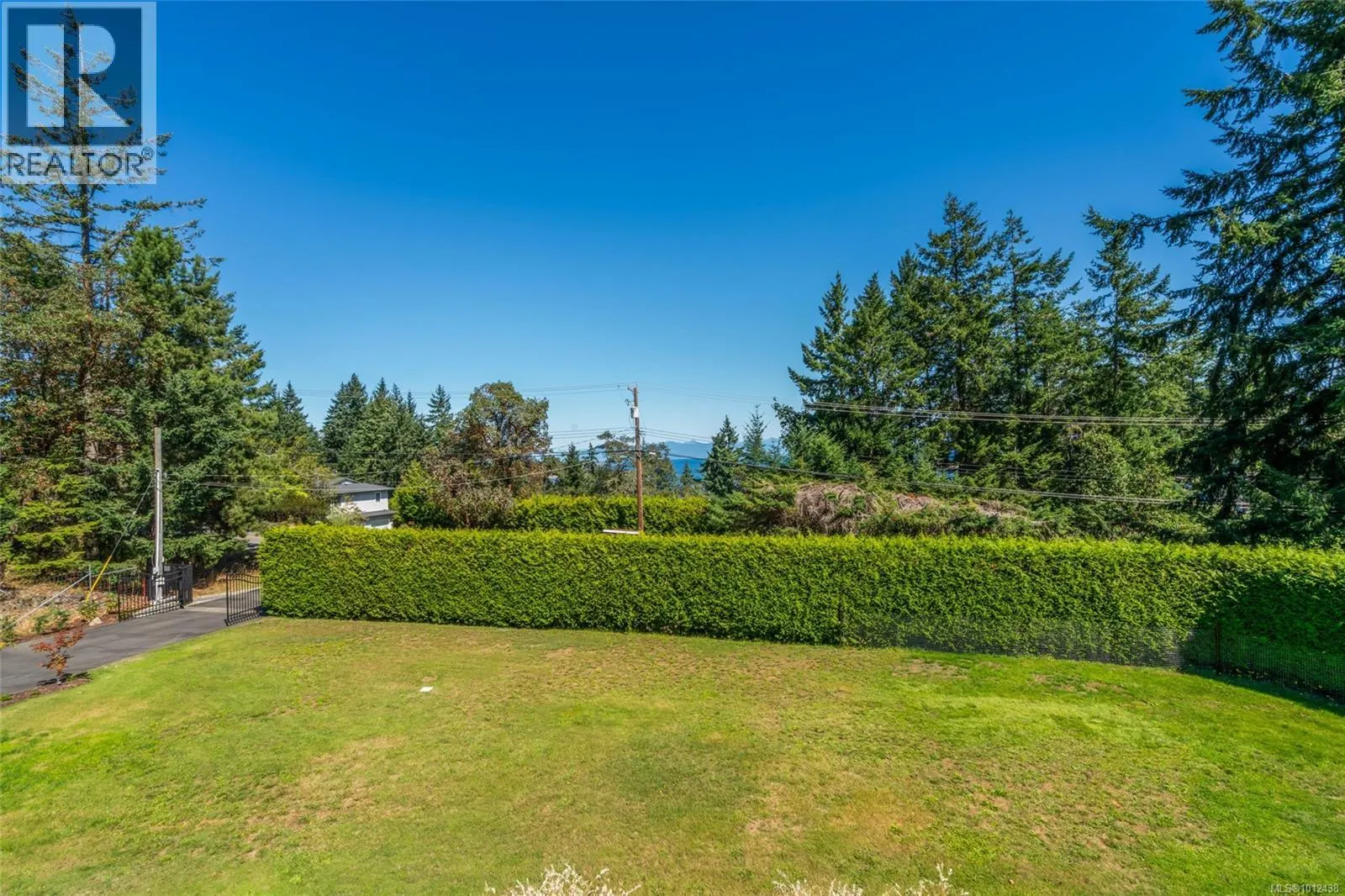 2904 Dolphin Dr