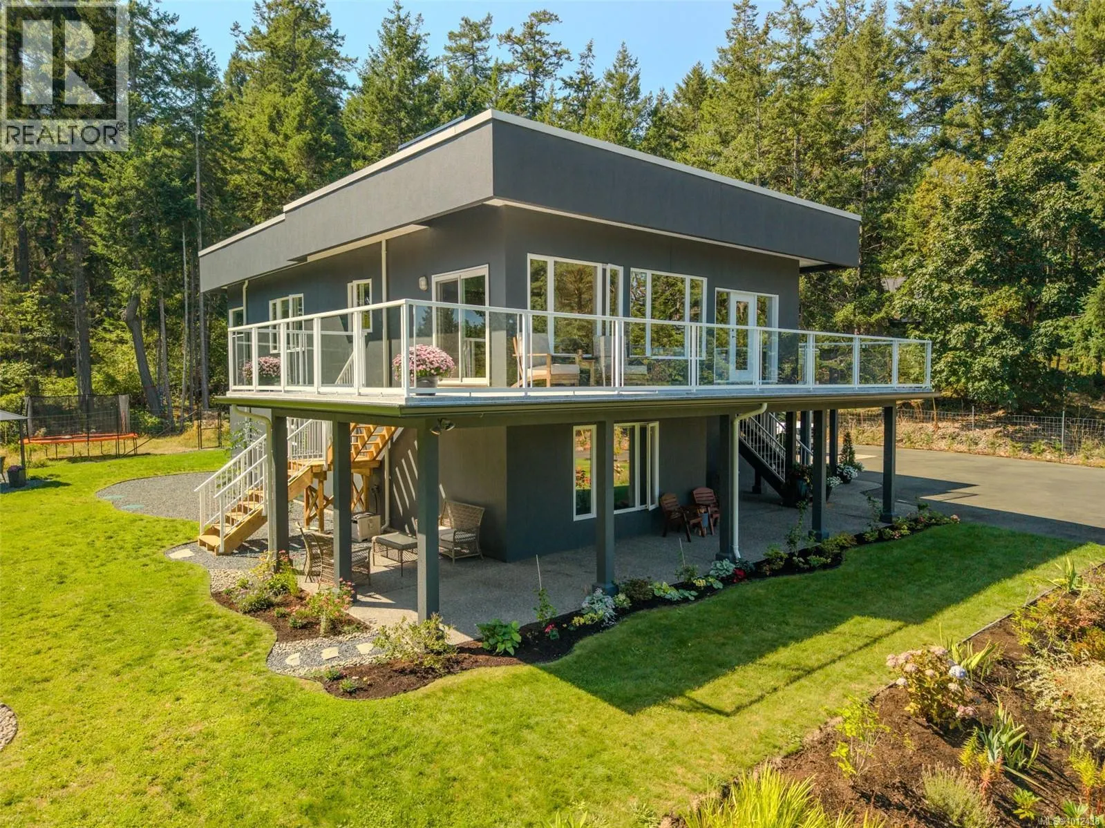 2904 Dolphin Dr