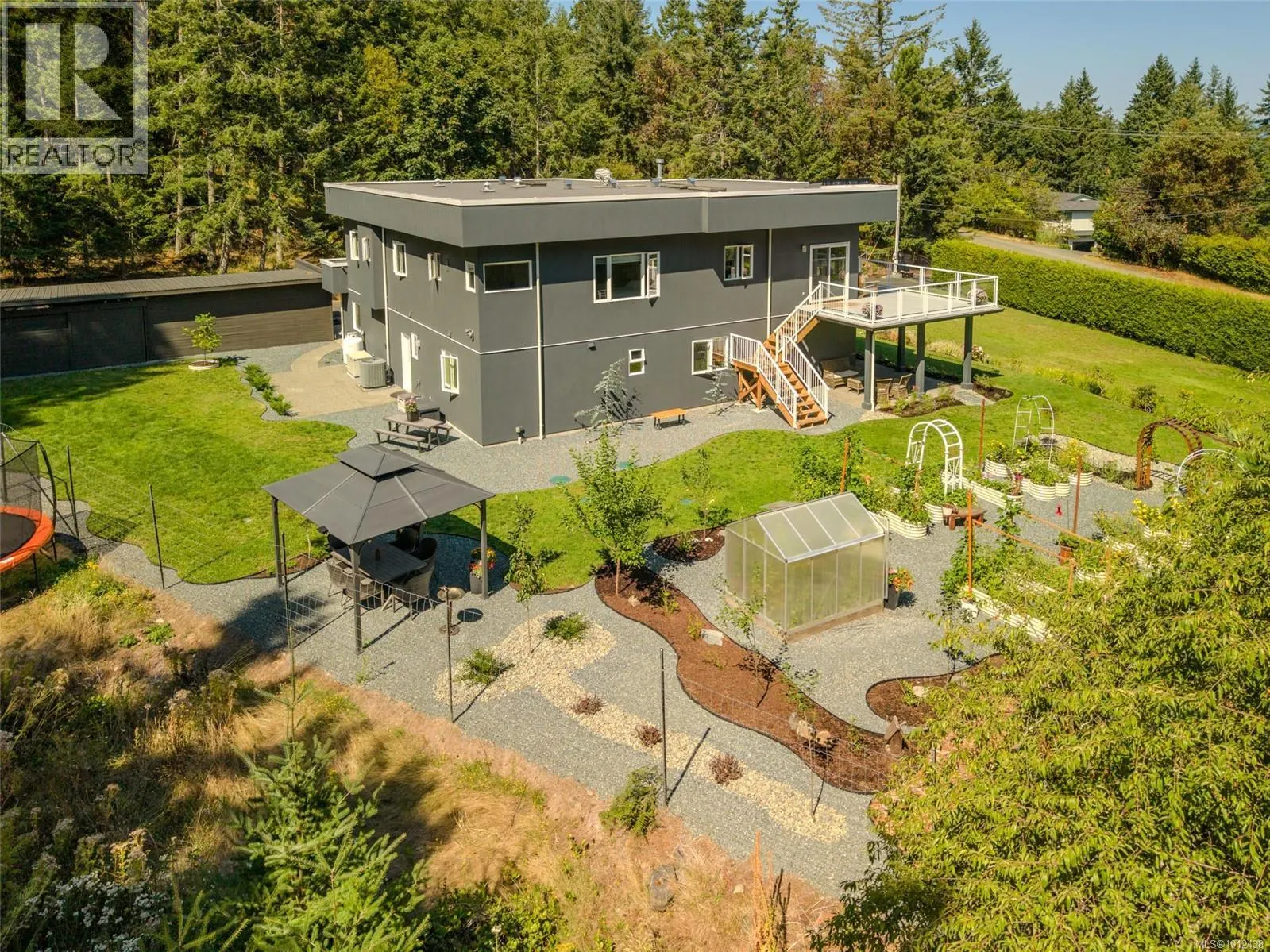 2904 Dolphin Dr