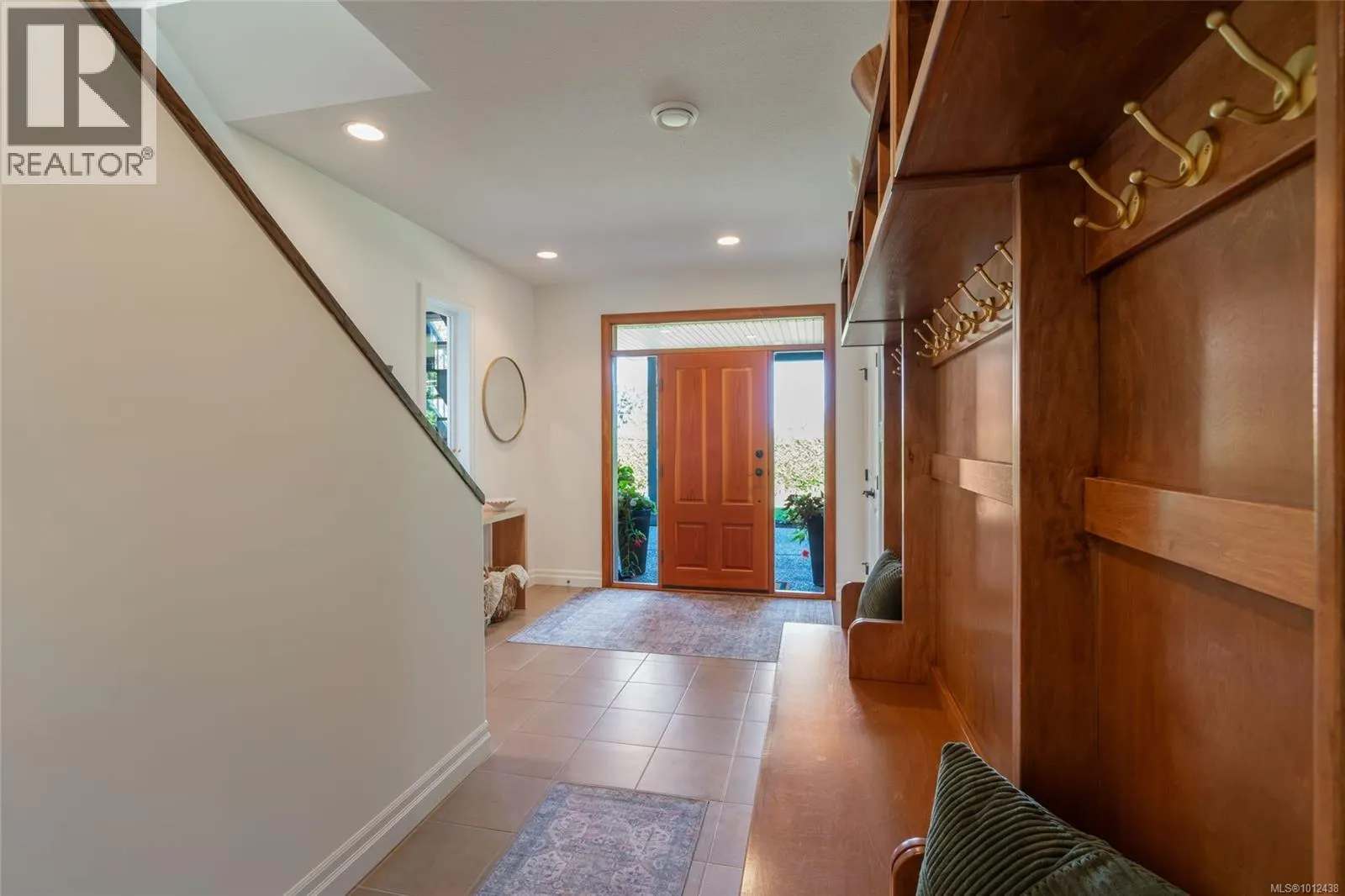 2904 Dolphin Dr