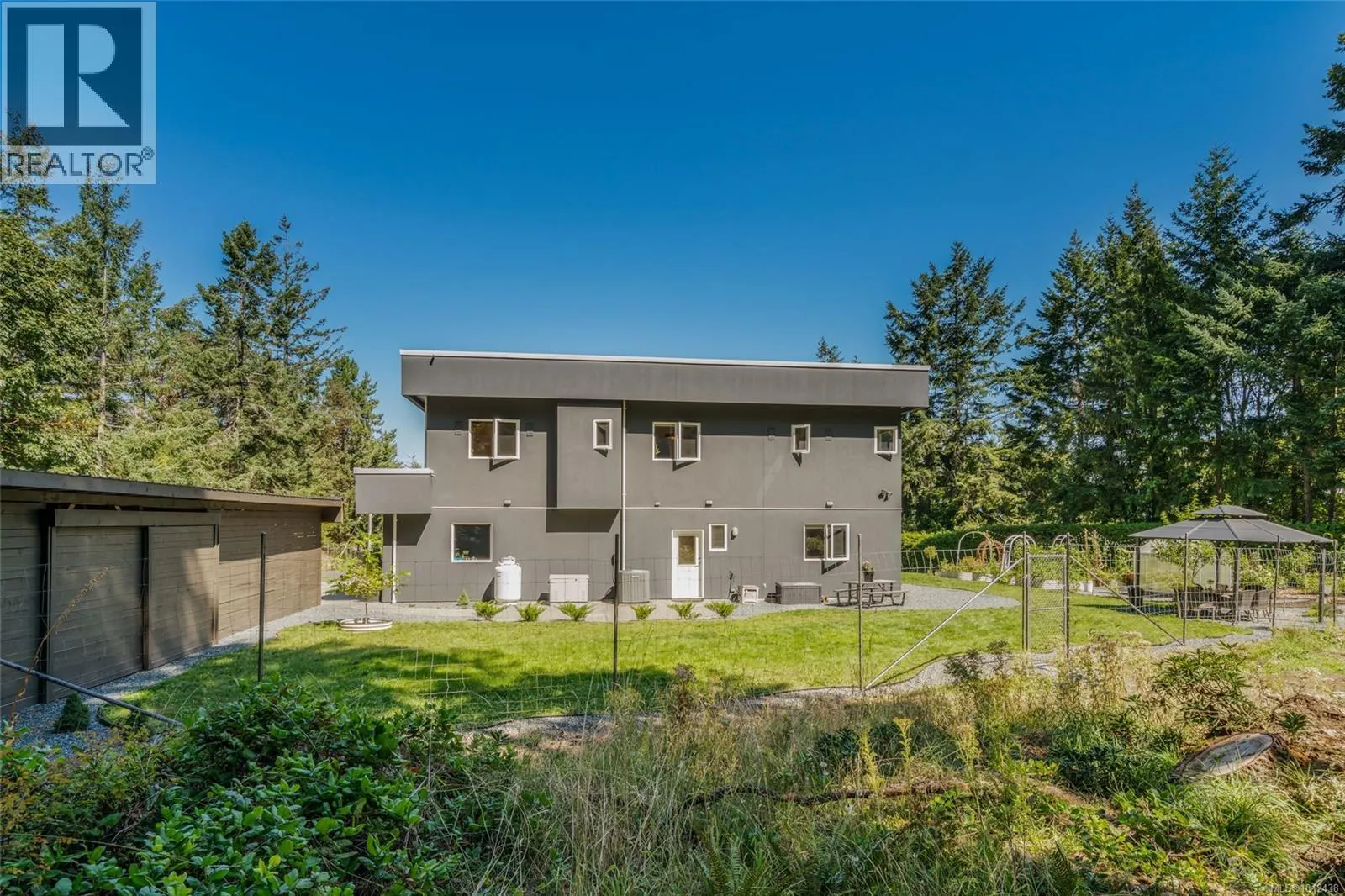 2904 Dolphin Dr