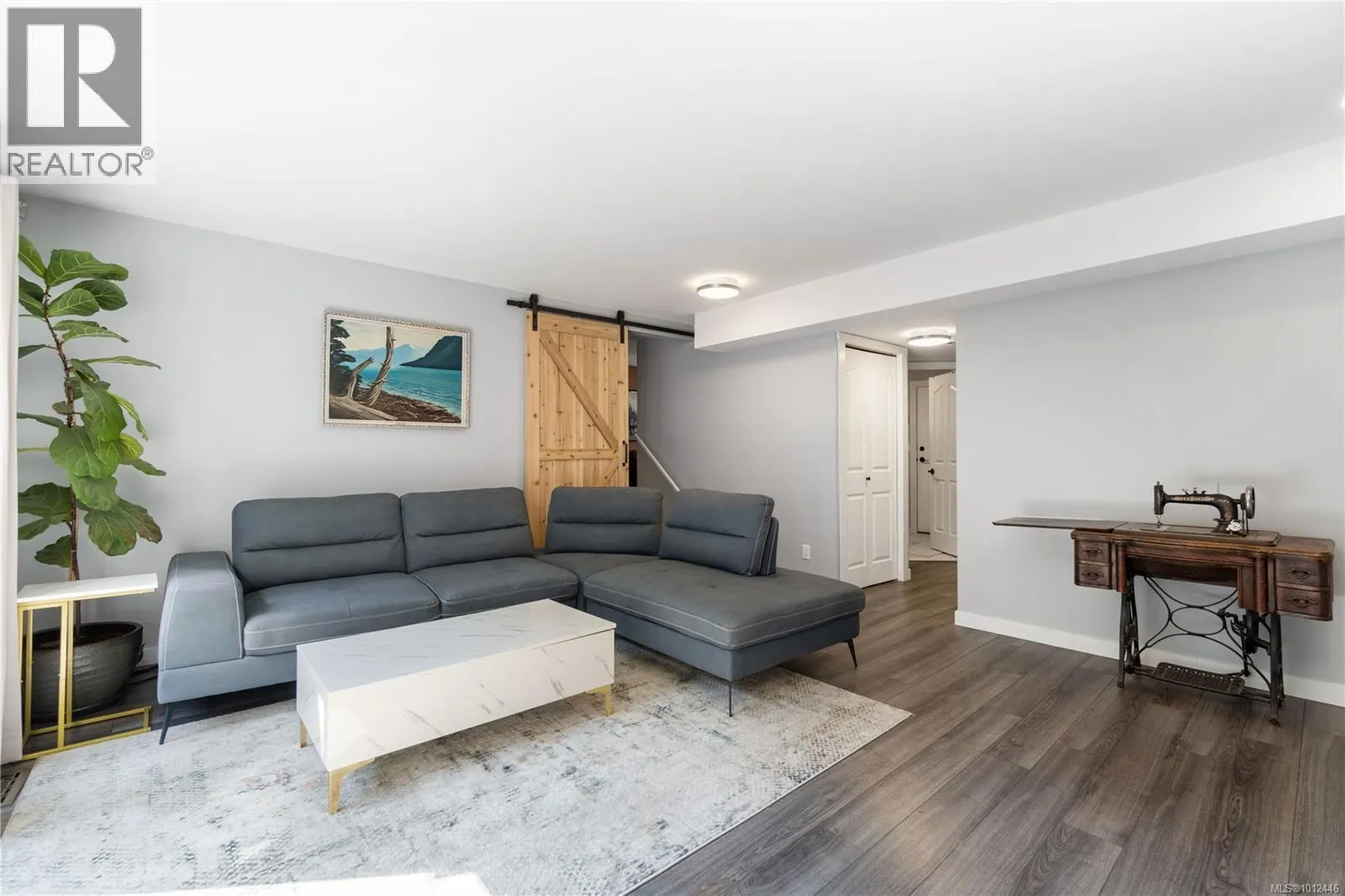 5804 Tweedsmuir Cres