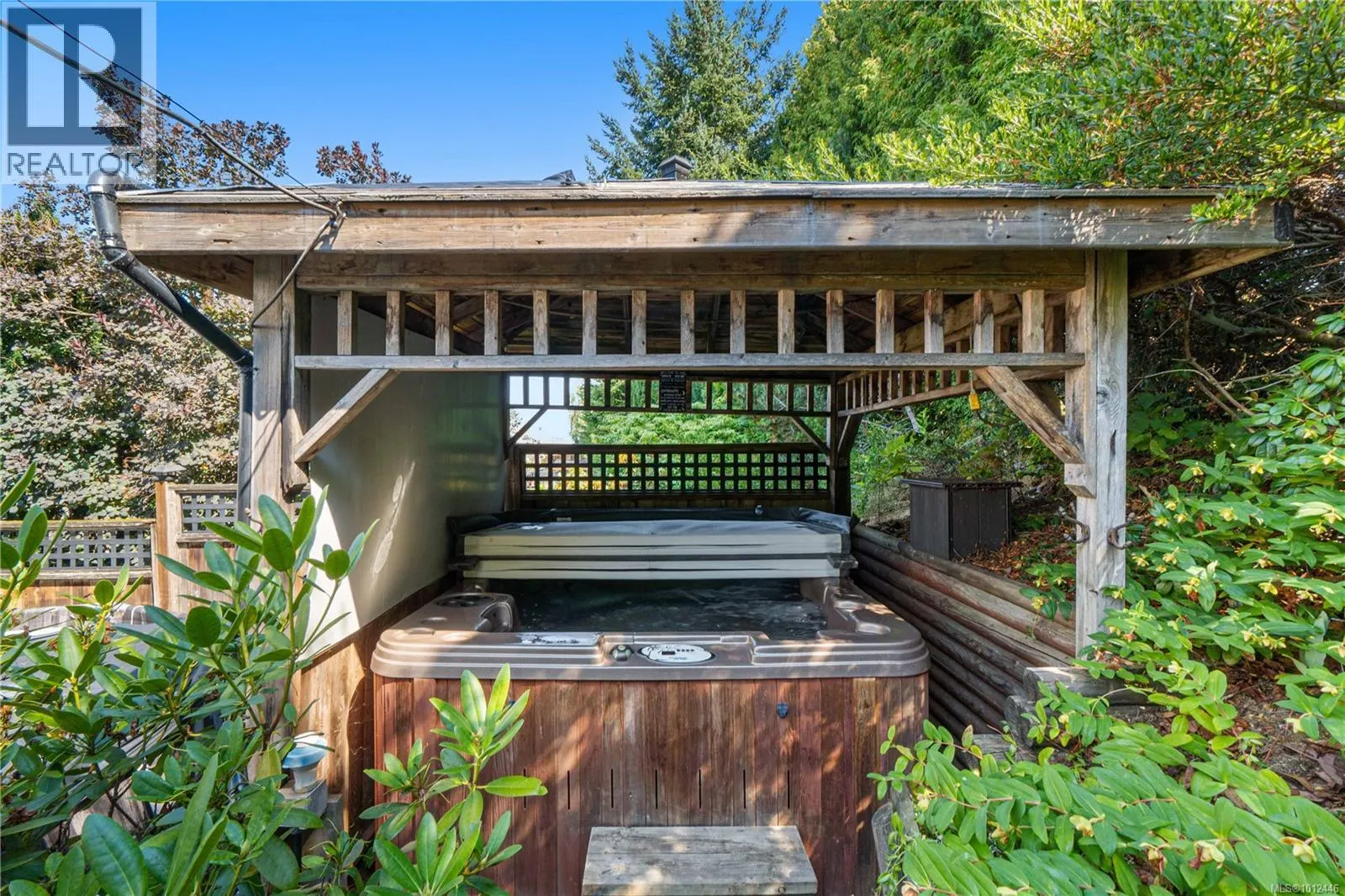 5804 Tweedsmuir Cres