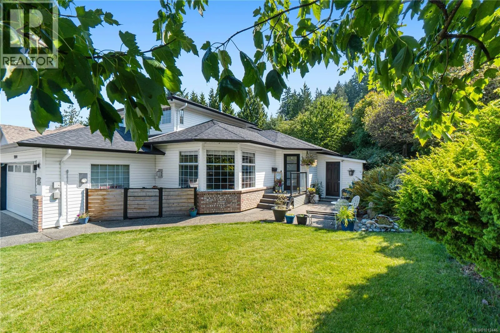 5804 Tweedsmuir Cres