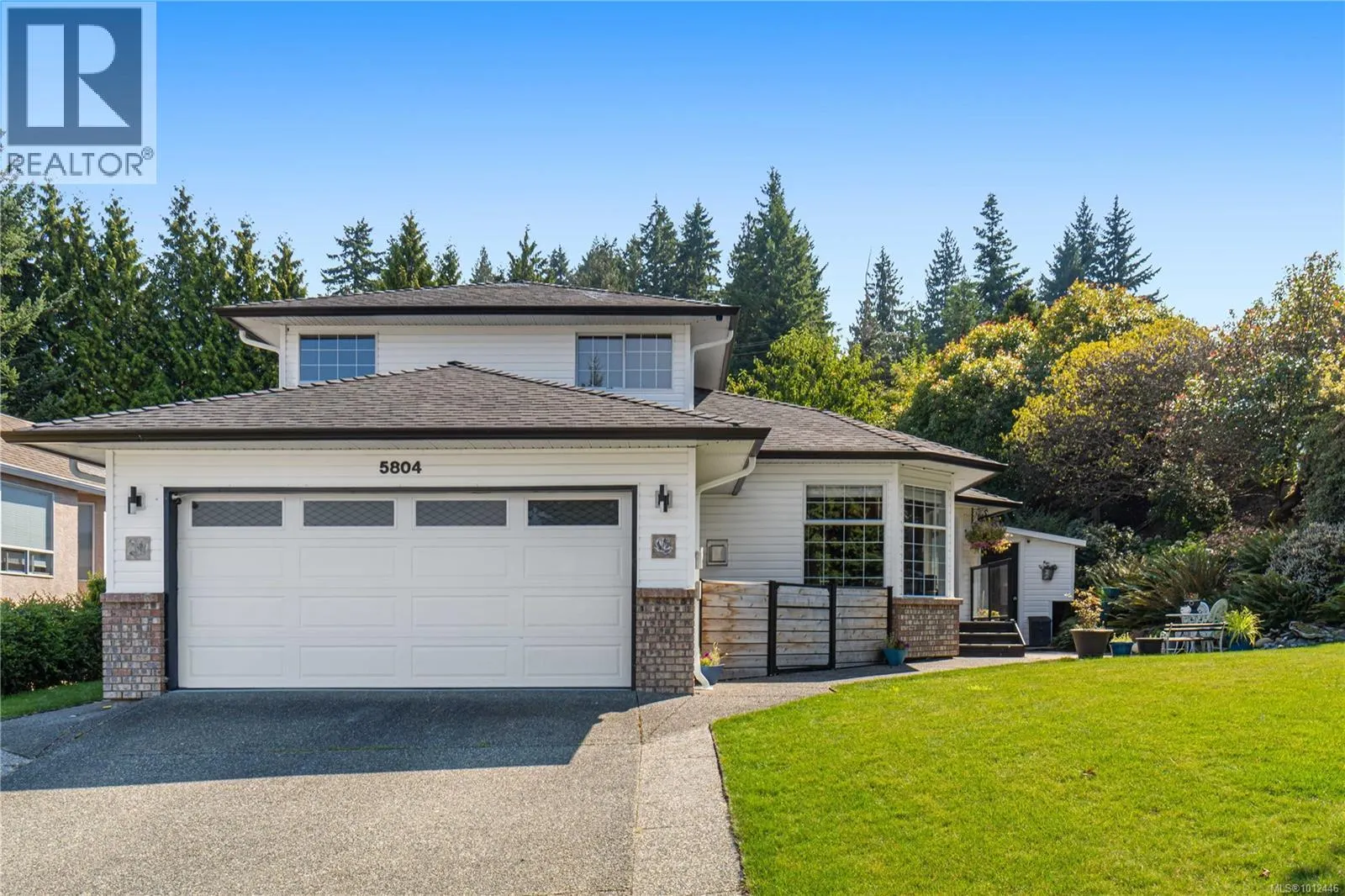 5804 Tweedsmuir Cres