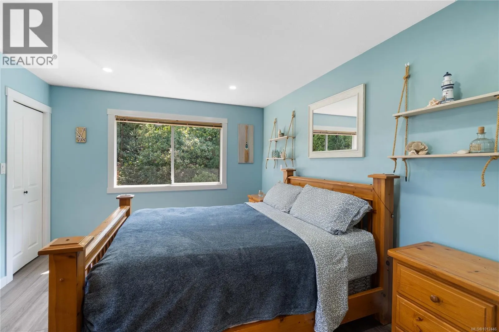 5804 Tweedsmuir Cres