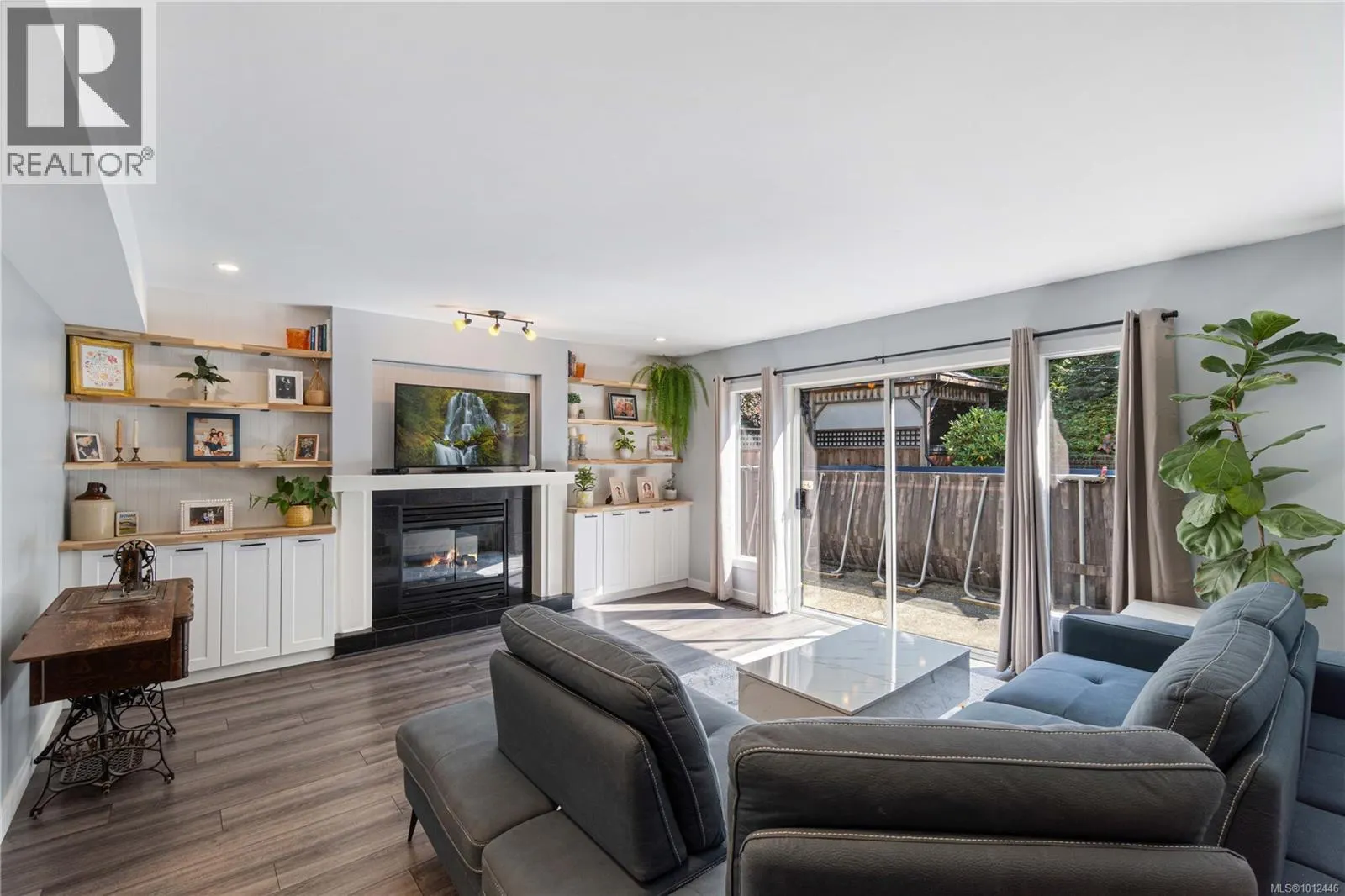 5804 Tweedsmuir Cres
