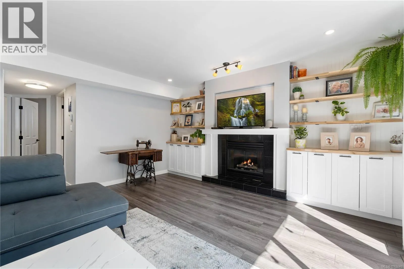 5804 Tweedsmuir Cres
