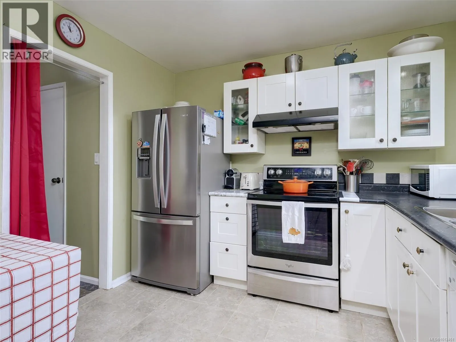 3 1506 Admirals Rd