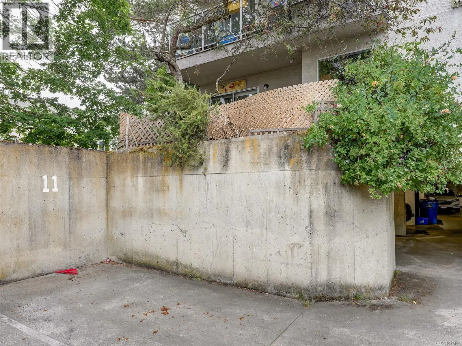 104 1039 Caledonia Ave