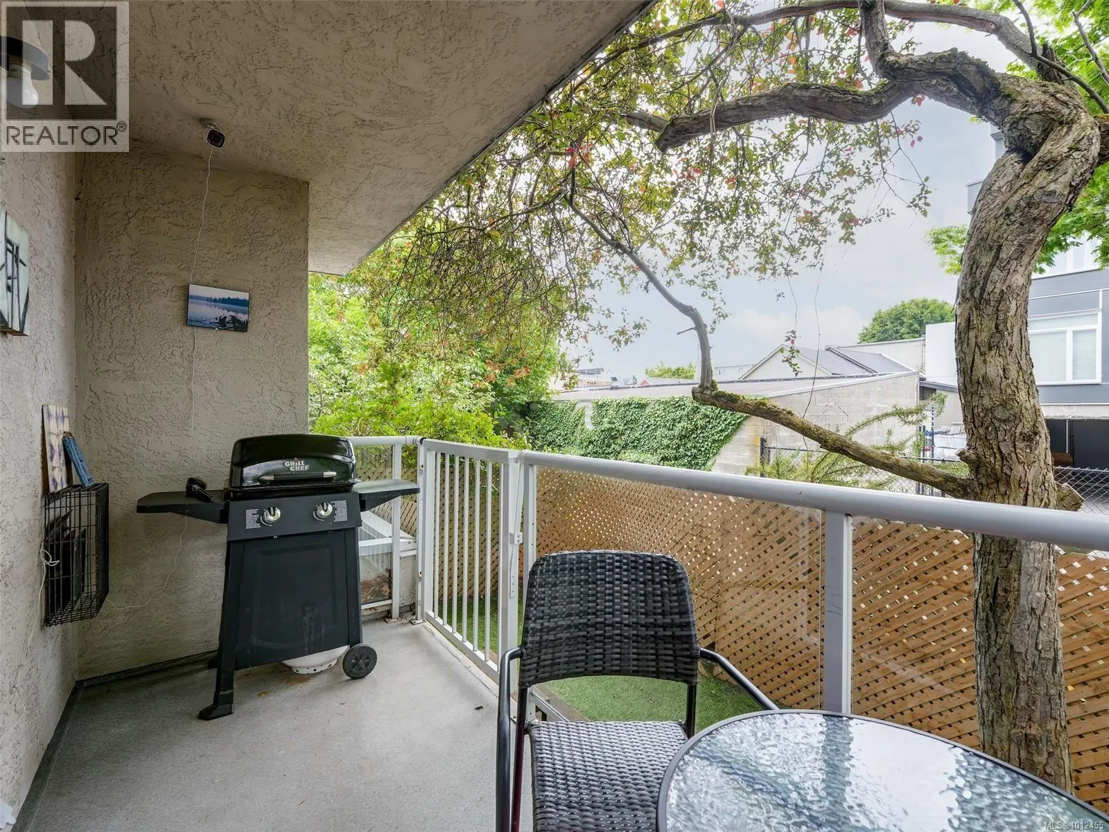 104 1039 Caledonia Ave